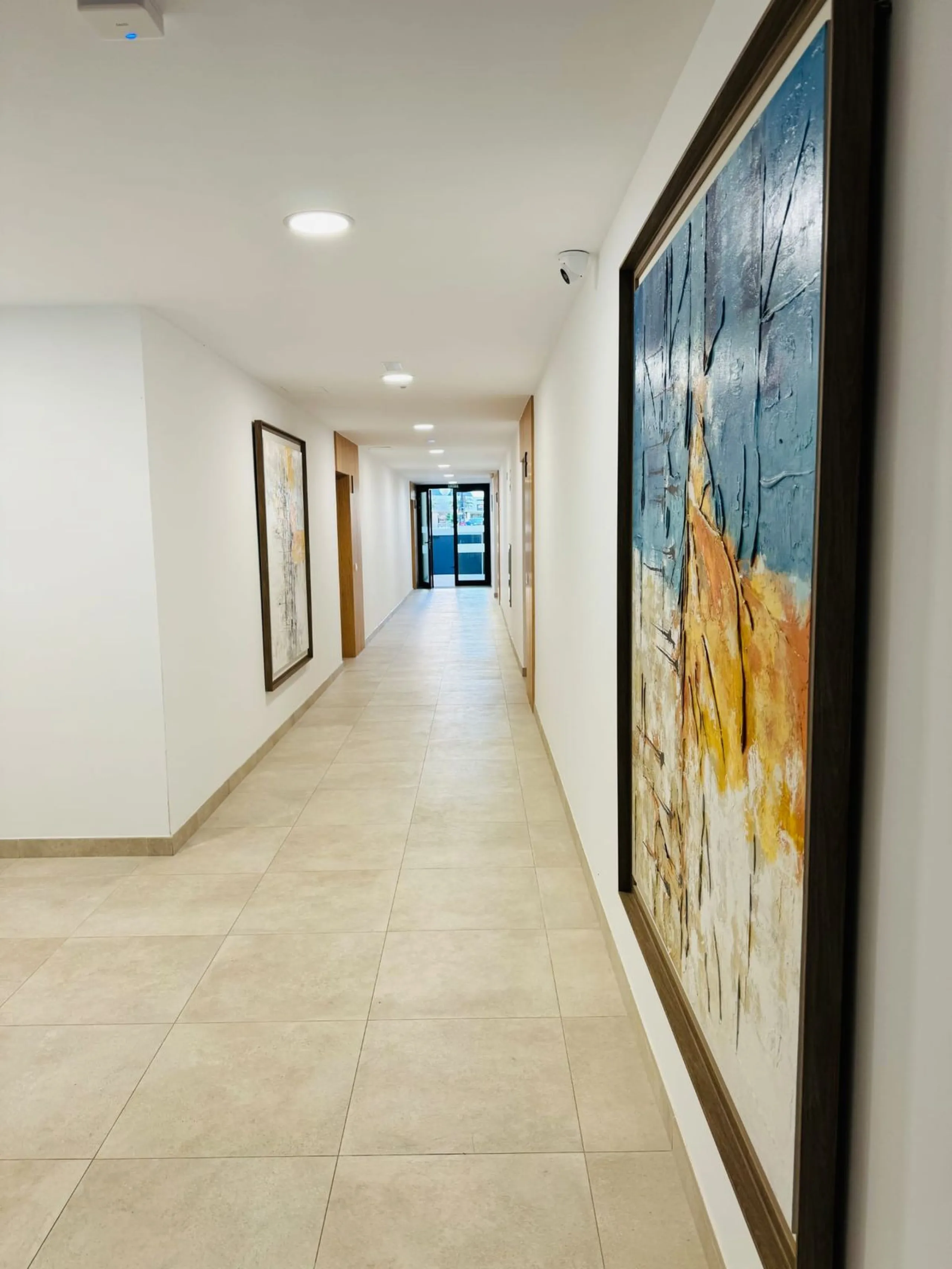 Bright 2-Bedroom Apartment with Terrace, Solarium & Premium Amenities in Fuengirola Reduced to €565,000 for a Quick Sale