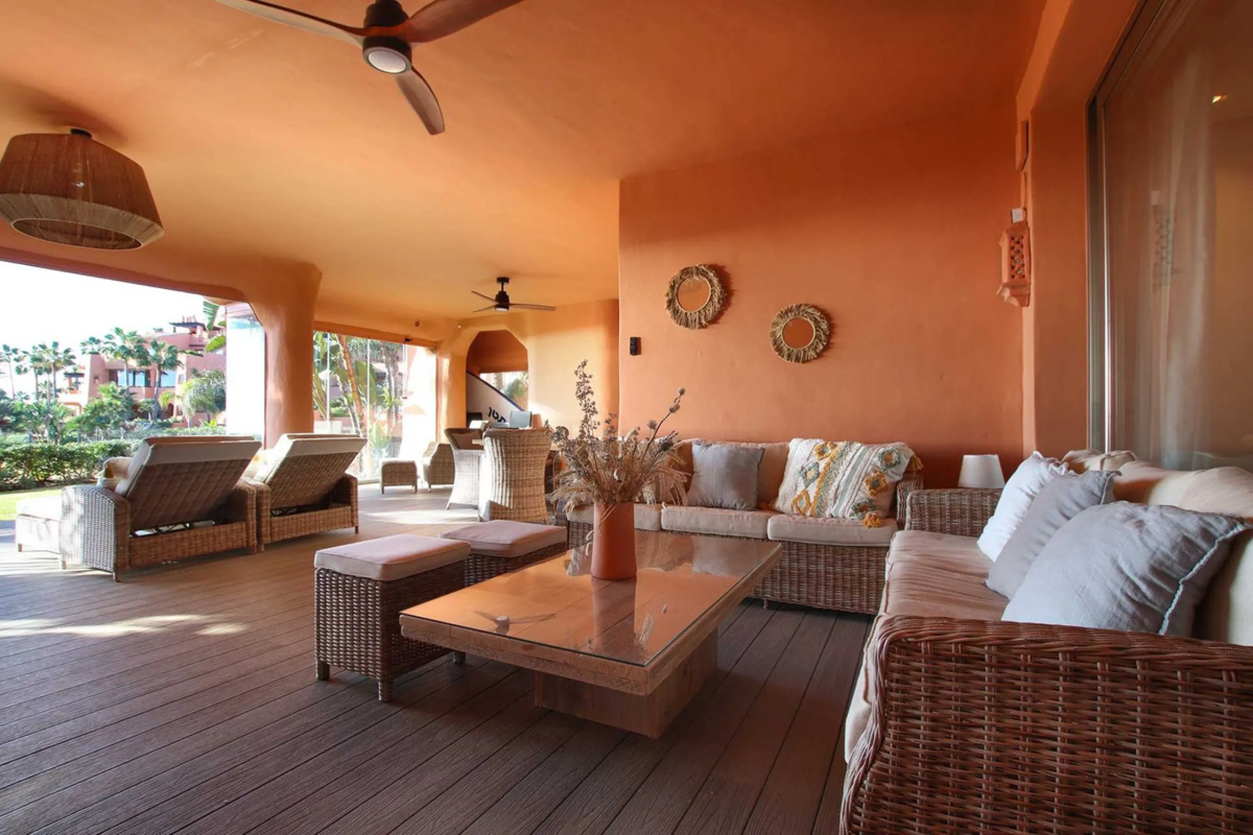 Apartment - Ground Floor Apartment в продаже в Marbella, Málaga. В доме 4 спален и 4 ванных комнат. Площадь дома 186 м²