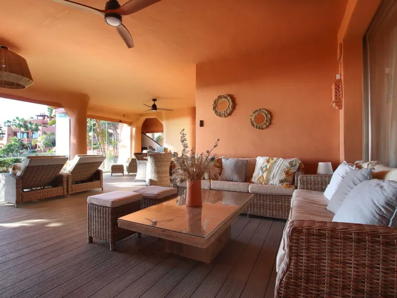 Apartment - Ground Floor Apartment в продаже в Marbella, Málaga. В доме 4 спален и 4 ванных комнат. Площадь дома 186 м²