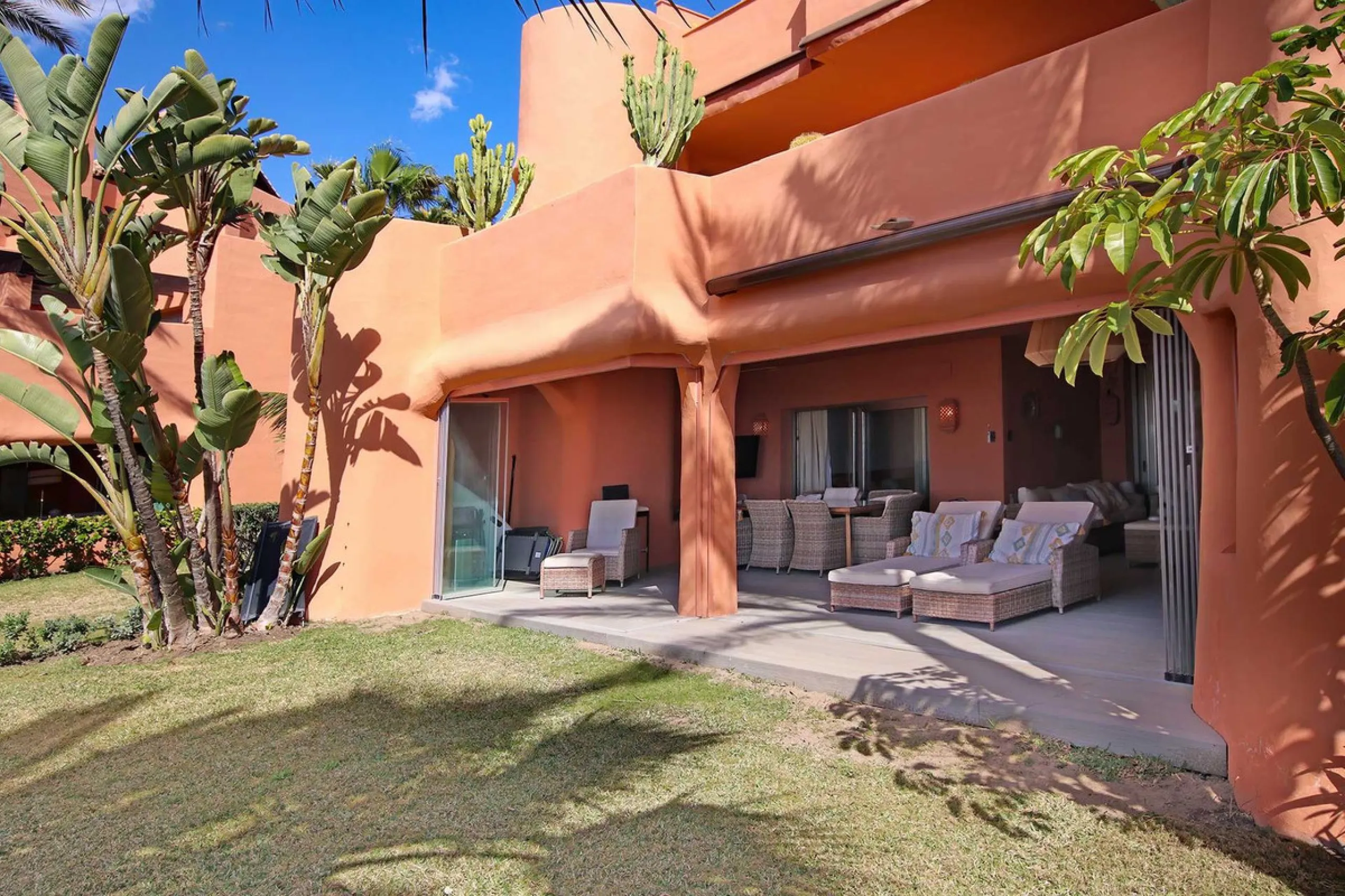 Apartment - Ground Floor Apartment в продаже в Marbella, Málaga. В доме 4 спален и 4 ванных комнат. Площадь дома 186 м²