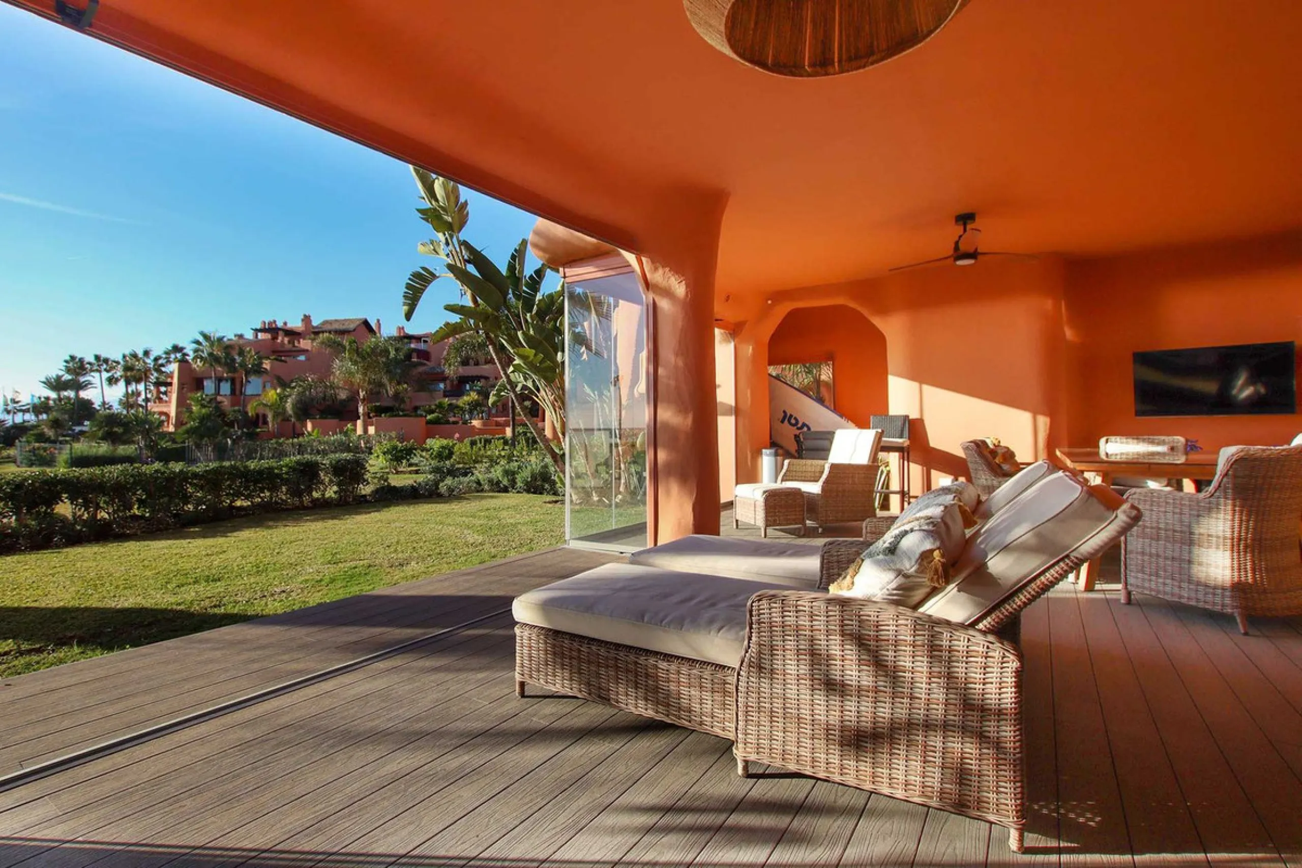 Apartment - Ground Floor Apartment в продаже в Marbella, Málaga. В доме 4 спален и 4 ванных комнат. Площадь дома 186 м²