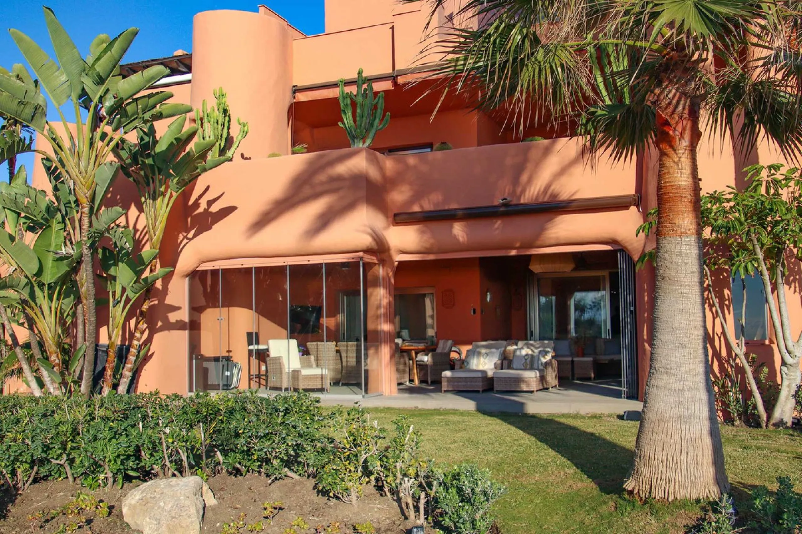 Apartment - Ground Floor Apartment в продаже в Marbella, Málaga. В доме 4 спален и 4 ванных комнат. Площадь дома 186 м²