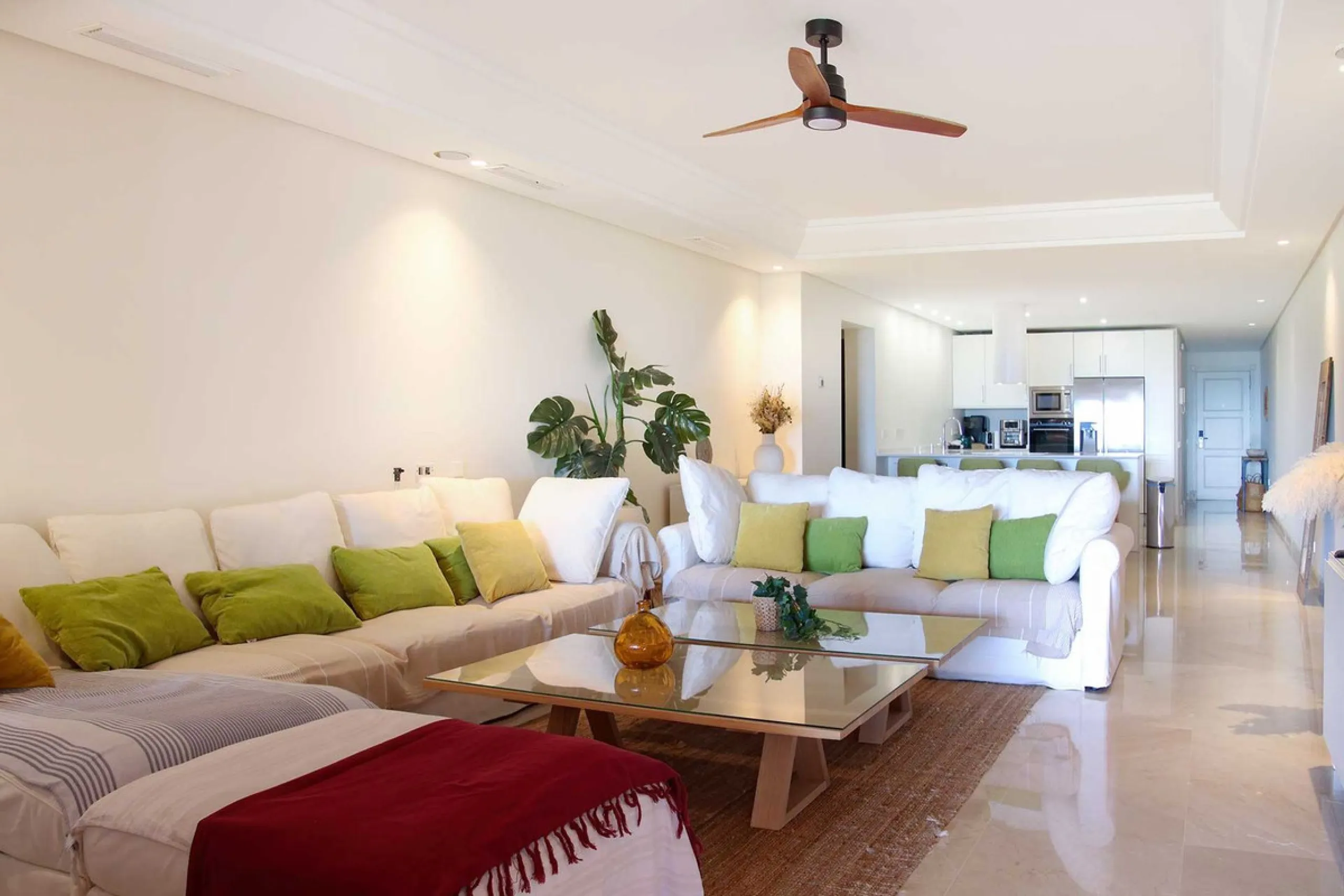 Apartment - Ground Floor Apartment в продаже в Marbella, Málaga. В доме 4 спален и 4 ванных комнат. Площадь дома 186 м²