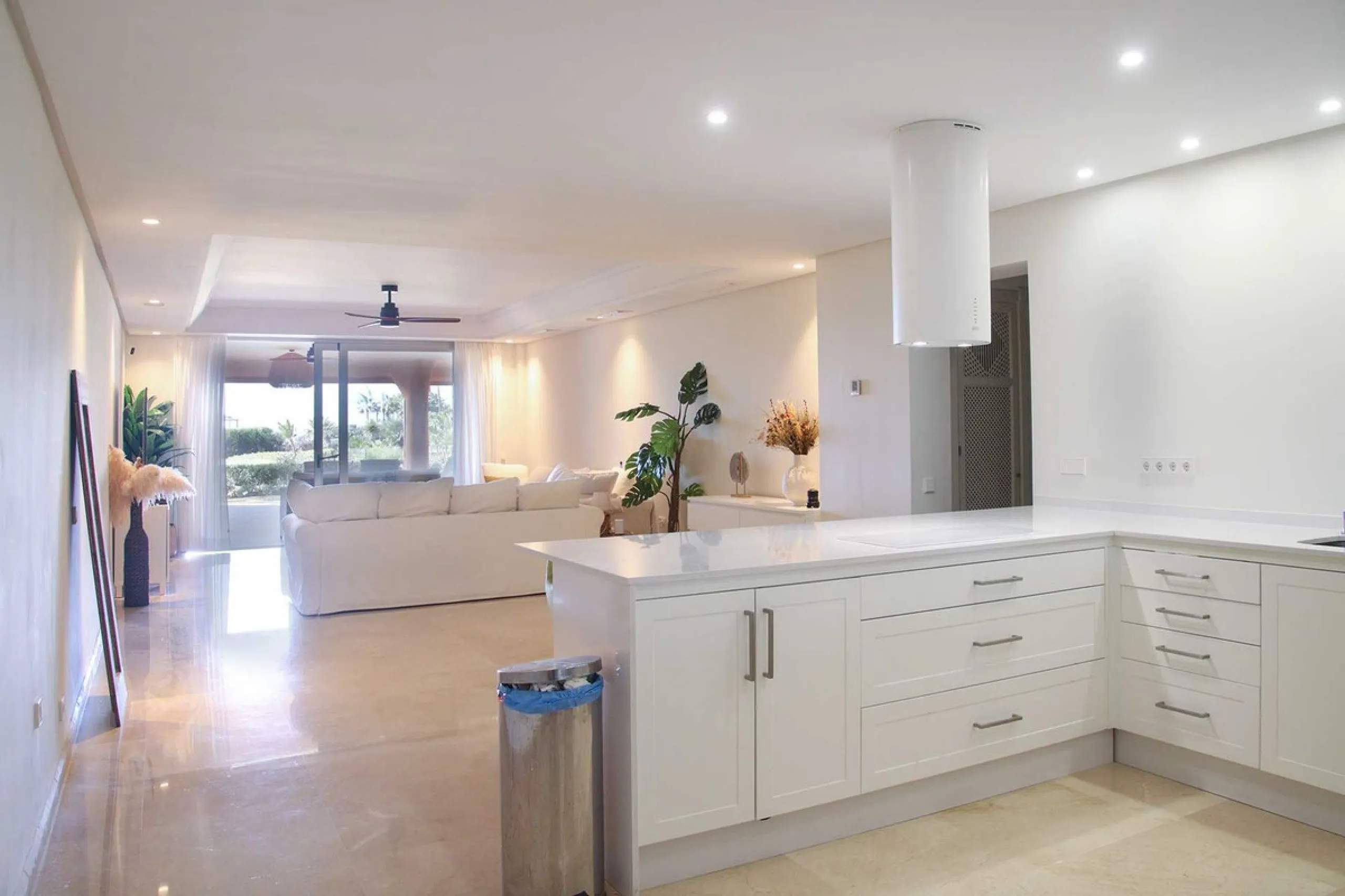 Apartment - Ground Floor Apartment в продаже в Marbella, Málaga. В доме 4 спален и 4 ванных комнат. Площадь дома 186 м²