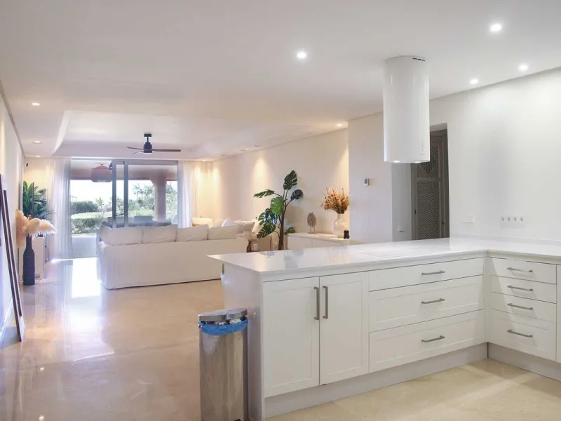 Apartment - Ground Floor Apartment в продаже в Marbella, Málaga. В доме 4 спален и 4 ванных комнат. Площадь дома 186 м²
