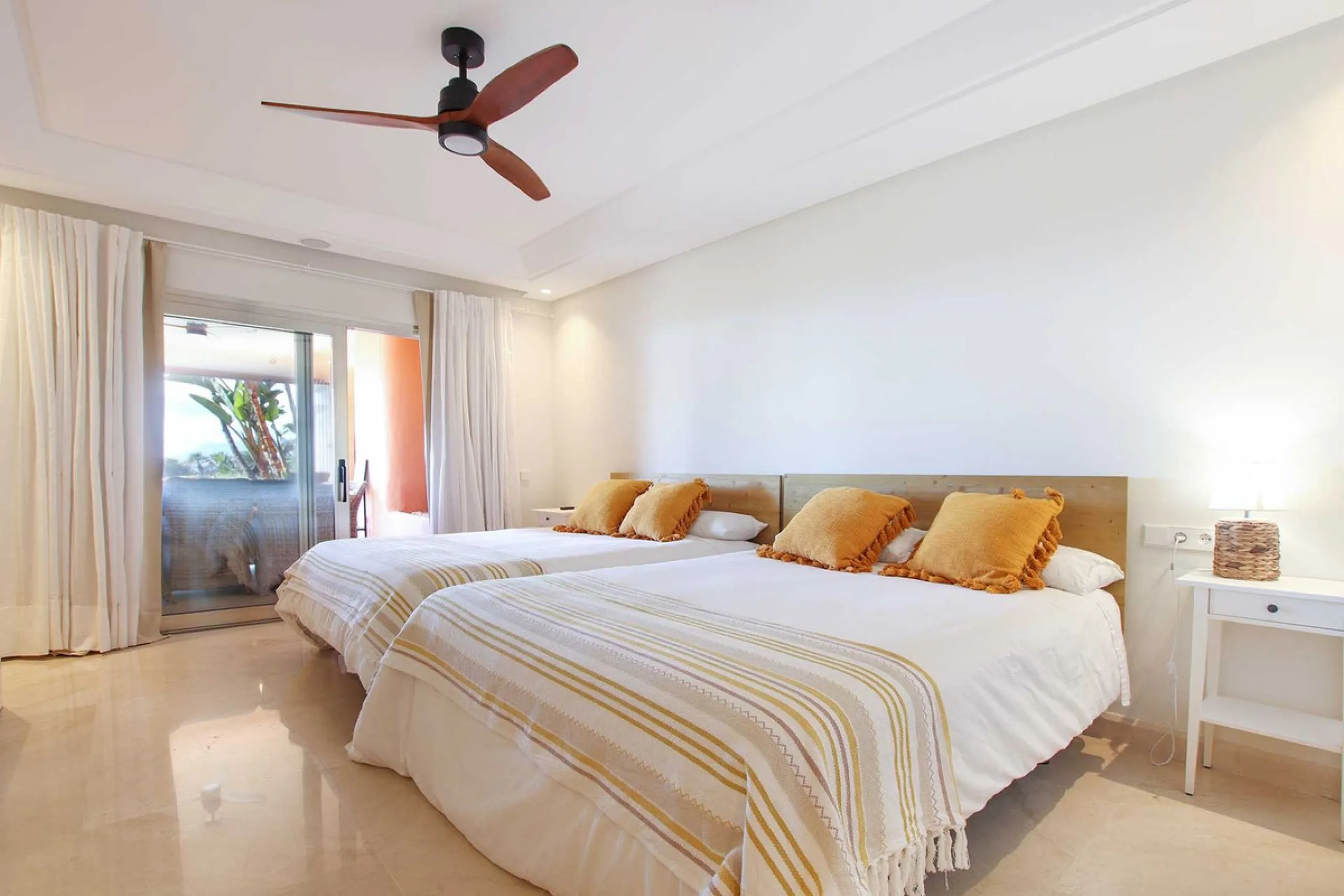 Apartment - Ground Floor Apartment в продаже в Marbella, Málaga. В доме 4 спален и 4 ванных комнат. Площадь дома 186 м²