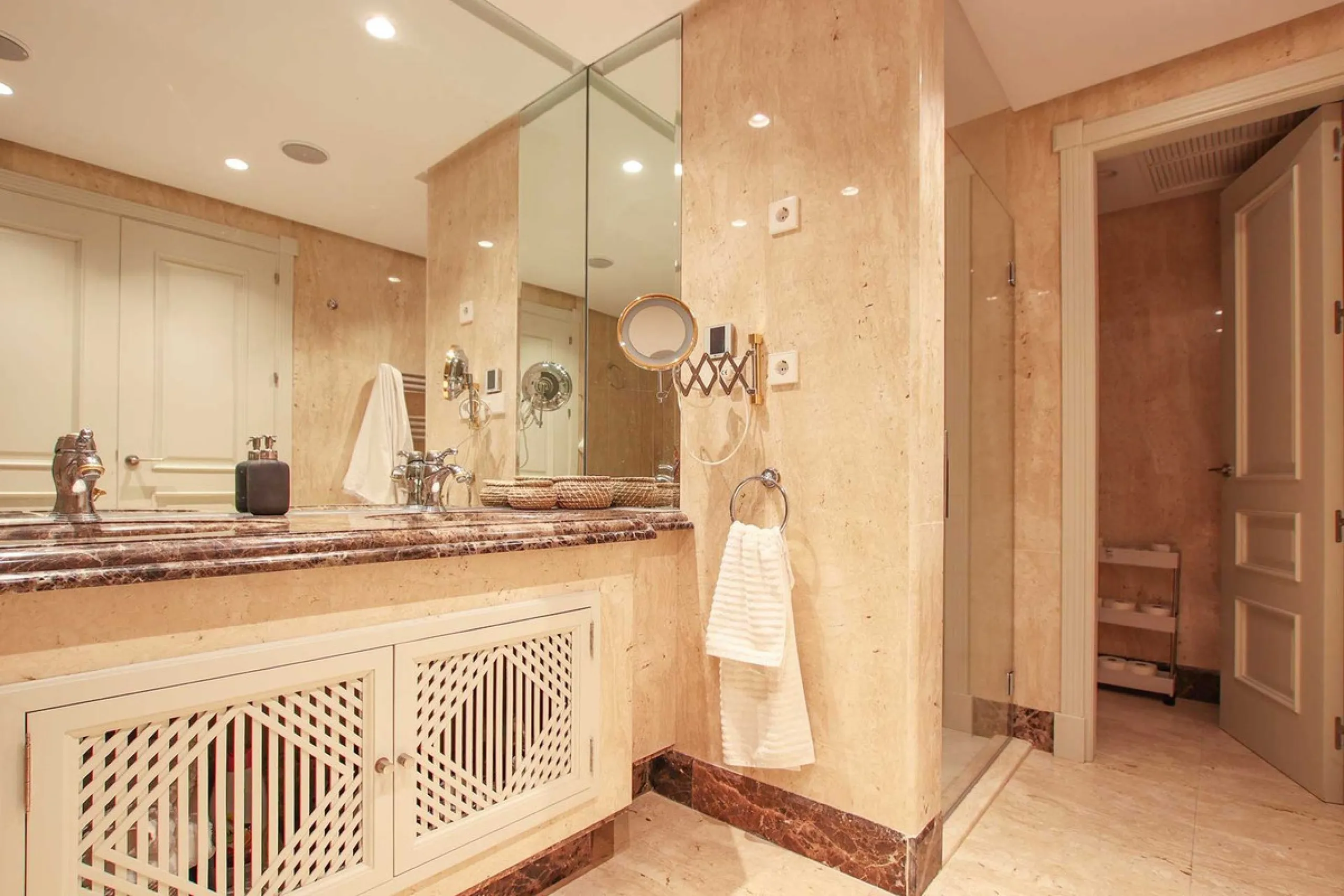 Apartment - Ground Floor Apartment в продаже в Marbella, Málaga. В доме 4 спален и 4 ванных комнат. Площадь дома 186 м²