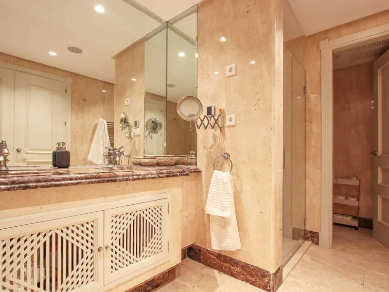 Apartment - Ground Floor Apartment в продаже в Marbella, Málaga. В доме 4 спален и 4 ванных комнат. Площадь дома 186 м²