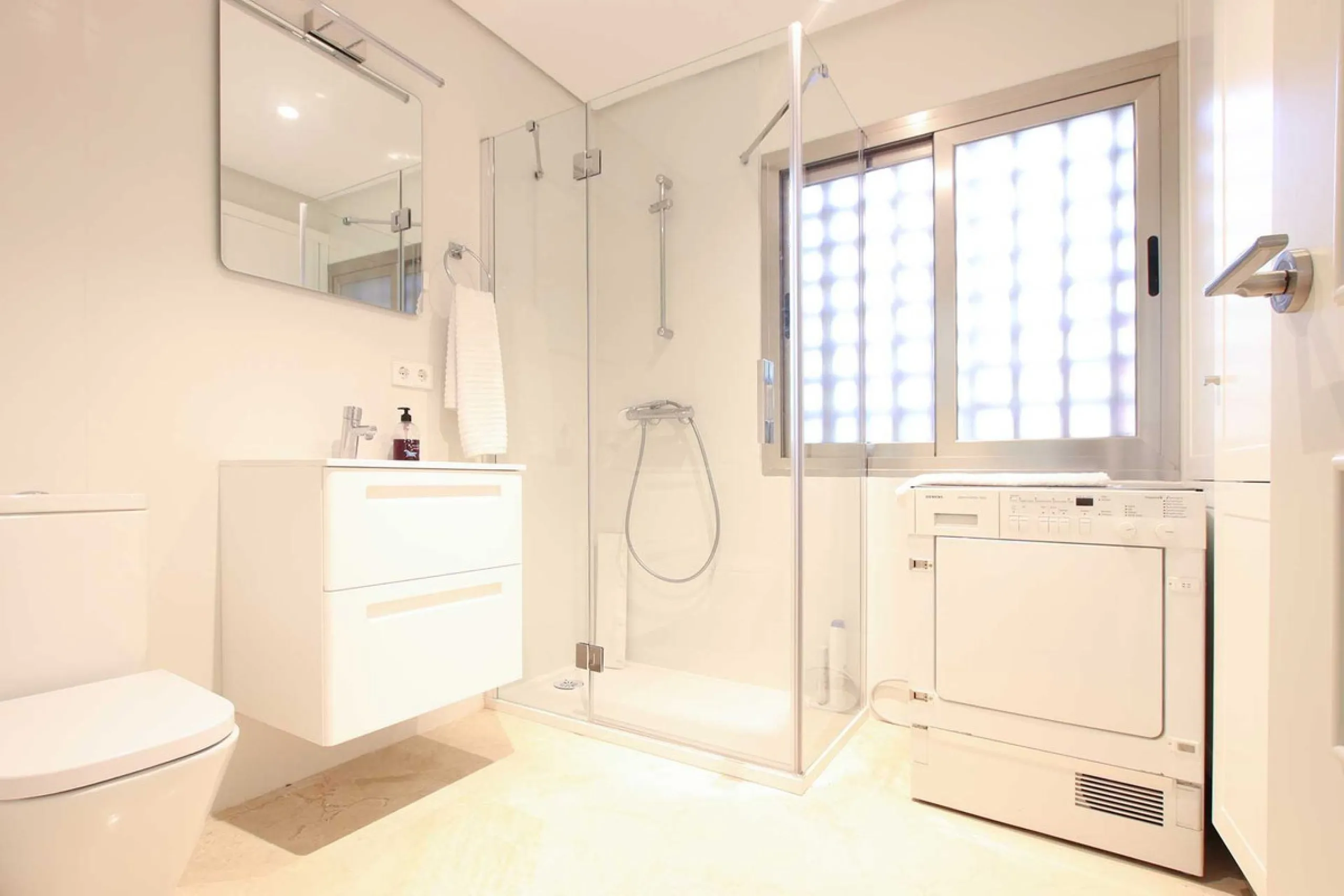 Apartment - Ground Floor Apartment в продаже в Marbella, Málaga. В доме 4 спален и 4 ванных комнат. Площадь дома 186 м²