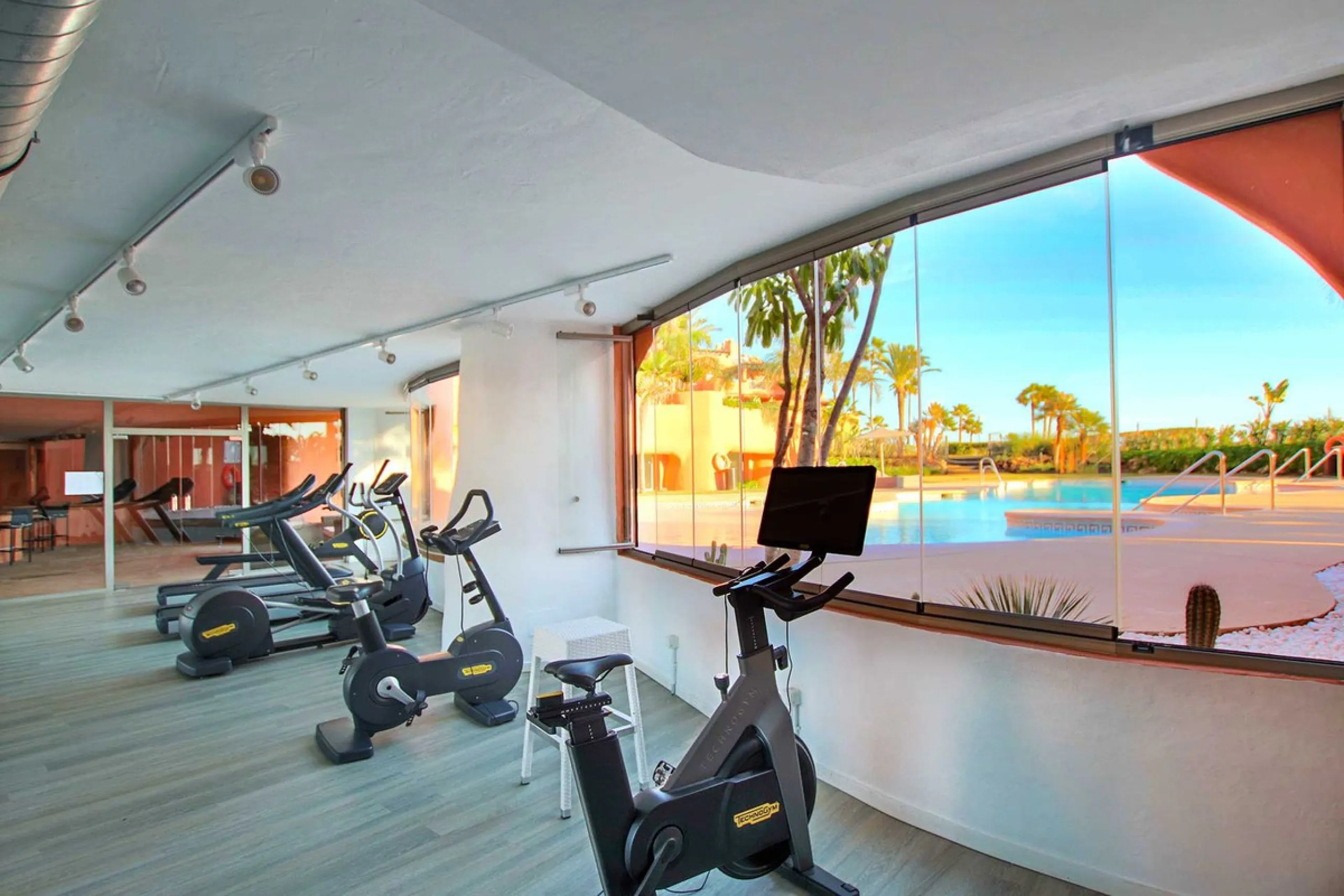 Apartment - Ground Floor Apartment в продаже в Marbella, Málaga. В доме 4 спален и 4 ванных комнат. Площадь дома 186 м²