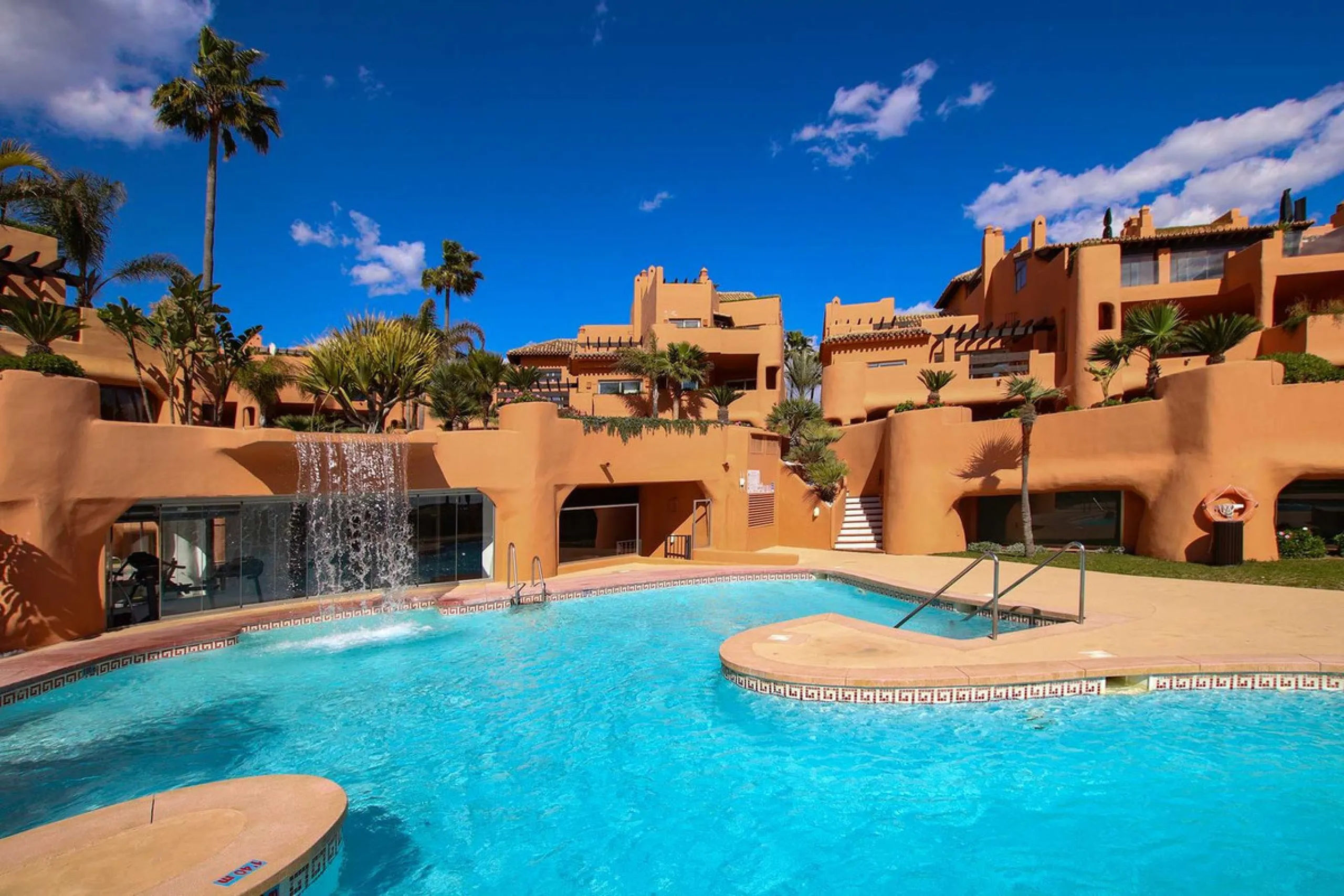 Apartment - Ground Floor Apartment в продаже в Marbella, Málaga. В доме 4 спален и 4 ванных комнат. Площадь дома 186 м²