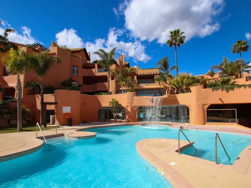 Apartment - Ground Floor Apartment в продаже в Marbella, Málaga. В доме 4 спален и 4 ванных комнат. Площадь дома 186 м²