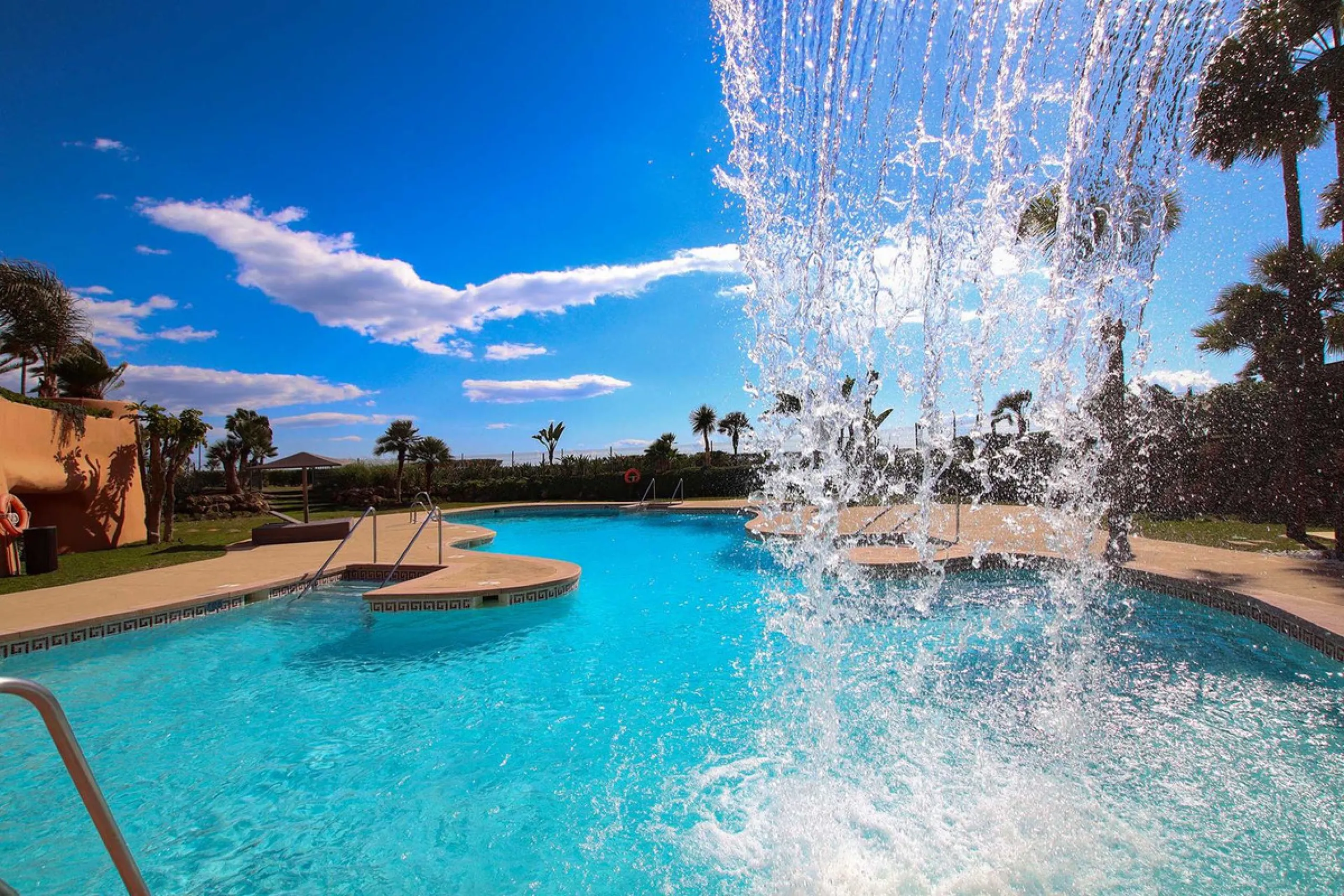 Apartment - Ground Floor Apartment в продаже в Marbella, Málaga. В доме 4 спален и 4 ванных комнат. Площадь дома 186 м²