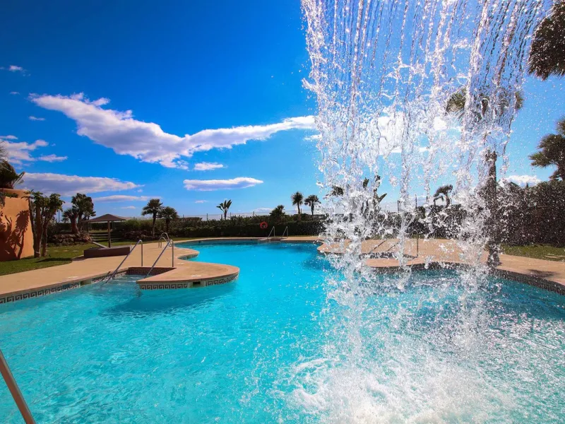 Apartment - Ground Floor Apartment в продаже в Marbella, Málaga. В доме 4 спален и 4 ванных комнат. Площадь дома 186 м²