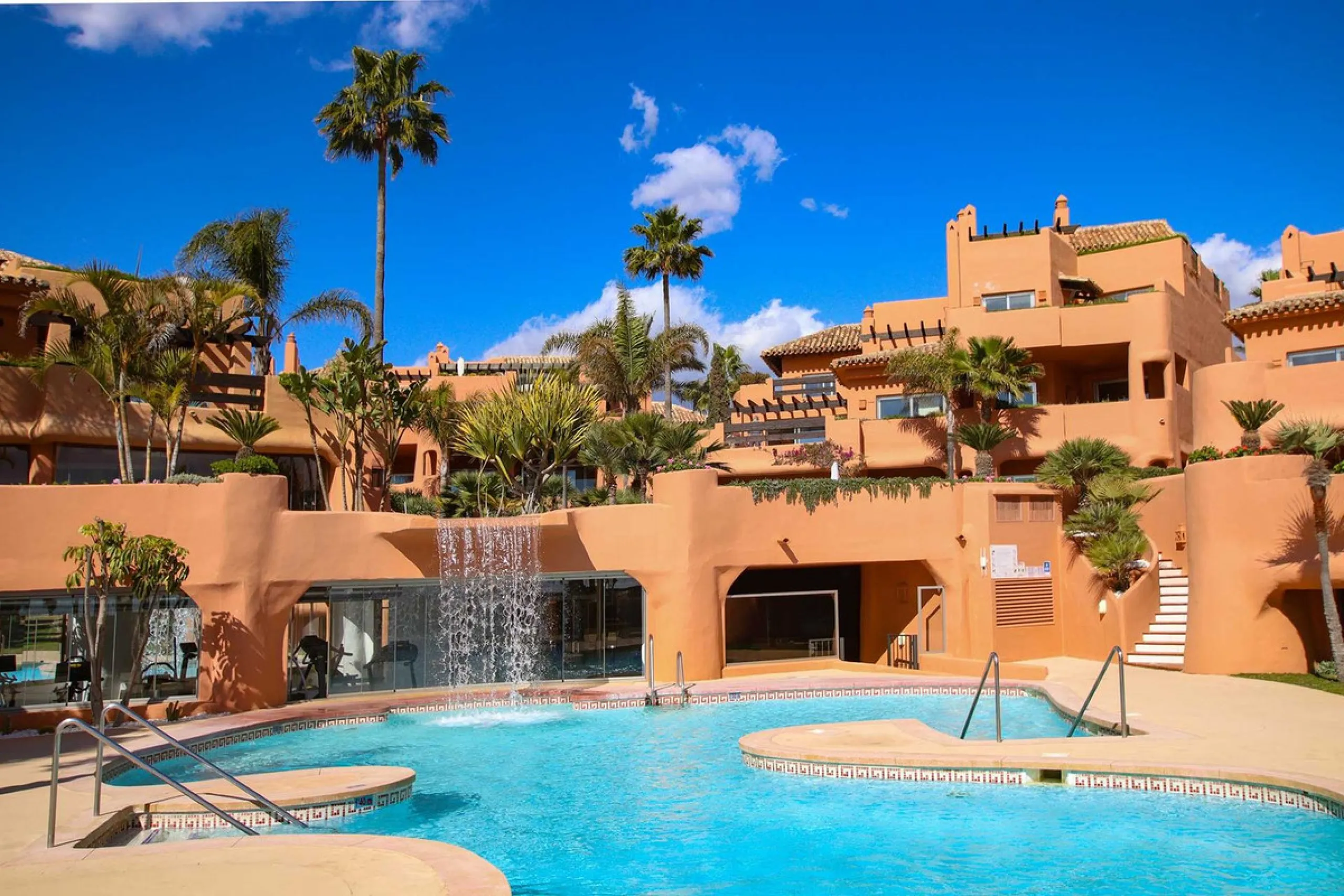 Apartment - Ground Floor Apartment в продаже в Marbella, Málaga. В доме 4 спален и 4 ванных комнат. Площадь дома 186 м²