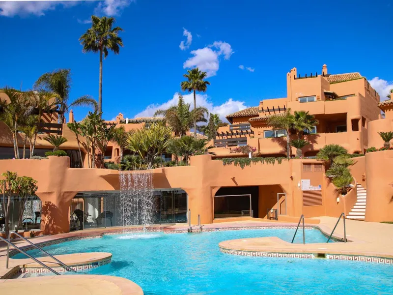 Apartment - Ground Floor Apartment в продаже в Marbella, Málaga. В доме 4 спален и 4 ванных комнат. Площадь дома 186 м²