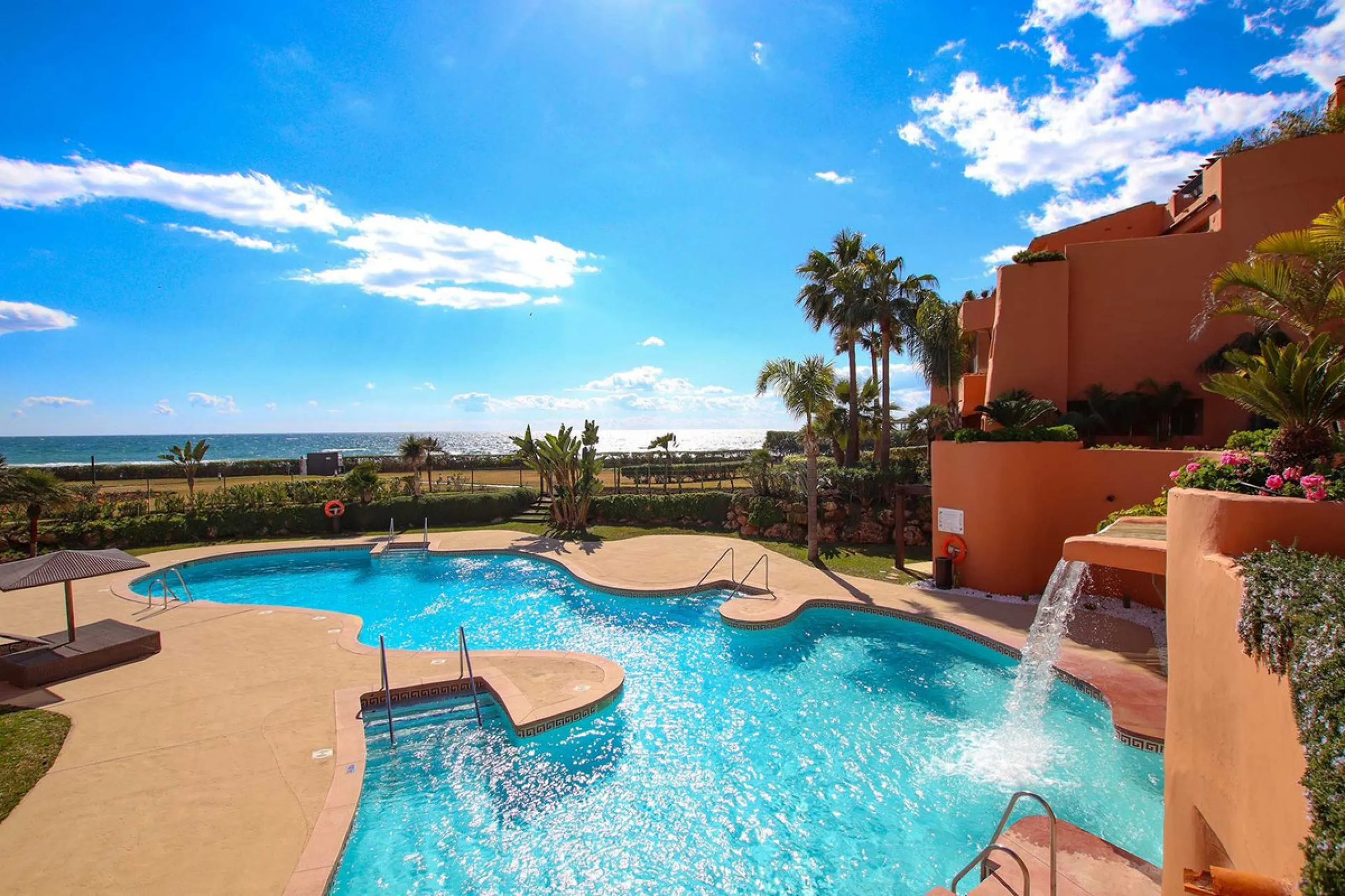 Apartment - Ground Floor Apartment в продаже в Marbella, Málaga. В доме 4 спален и 4 ванных комнат. Площадь дома 186 м²
