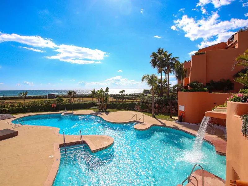 Apartment - Ground Floor Apartment в продаже в Marbella, Málaga. В доме 4 спален и 4 ванных комнат. Площадь дома 186 м²