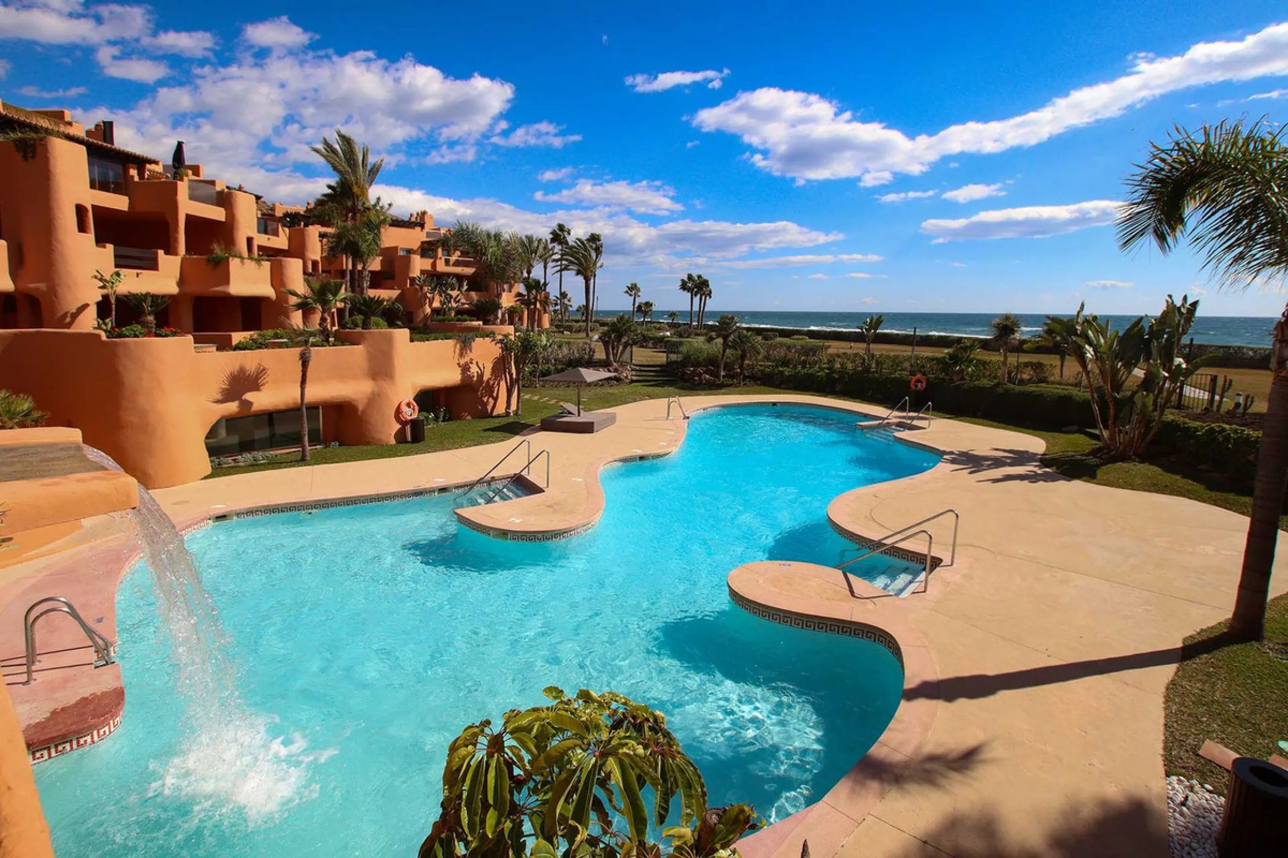 Apartment - Ground Floor Apartment в продаже в Marbella, Málaga. В доме 4 спален и 4 ванных комнат. Площадь дома 186 м²