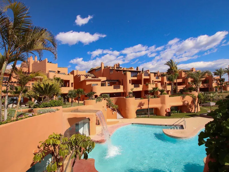 Apartment - Ground Floor Apartment в продаже в Marbella, Málaga. В доме 4 спален и 4 ванных комнат. Площадь дома 186 м²
