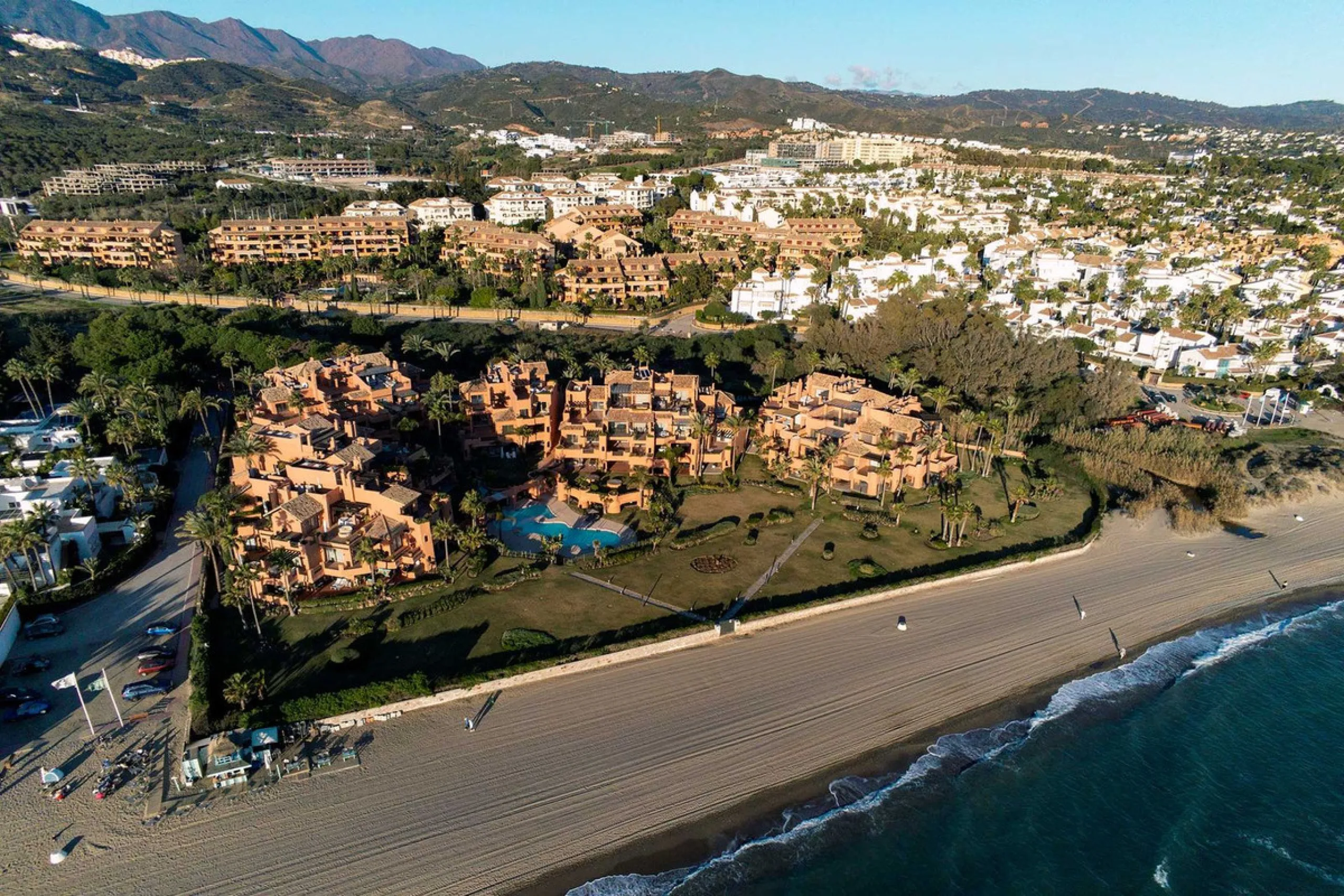 Apartment - Ground Floor Apartment в продаже в Marbella, Málaga. В доме 4 спален и 4 ванных комнат. Площадь дома 186 м²