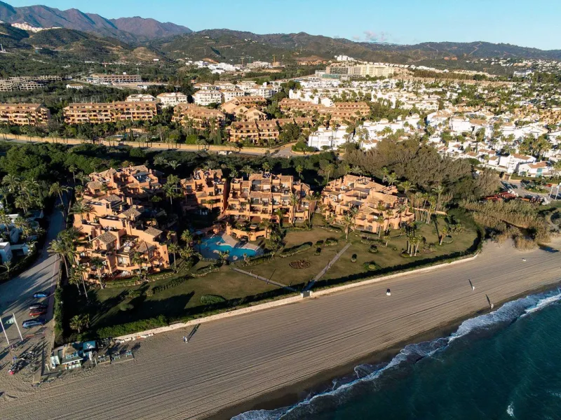 Apartment - Ground Floor Apartment в продаже в Marbella, Málaga. В доме 4 спален и 4 ванных комнат. Площадь дома 186 м²