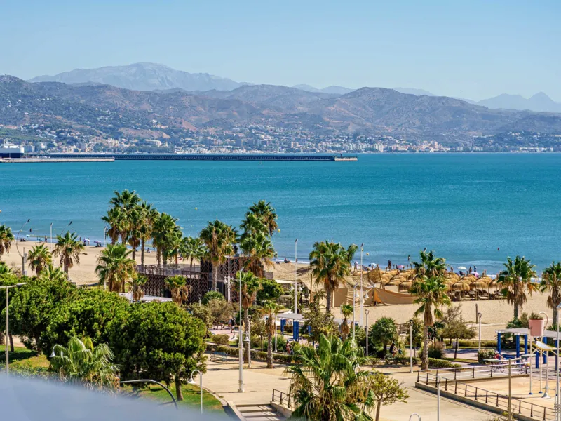 This elegant apartment, located in a high-end complex on the west coast of Malaga, offers the perfect blend of comfort, style, and sea views.  It features two bedrooms and two bathrooms, with a thoughtful layout designed for modern living. With its open-p