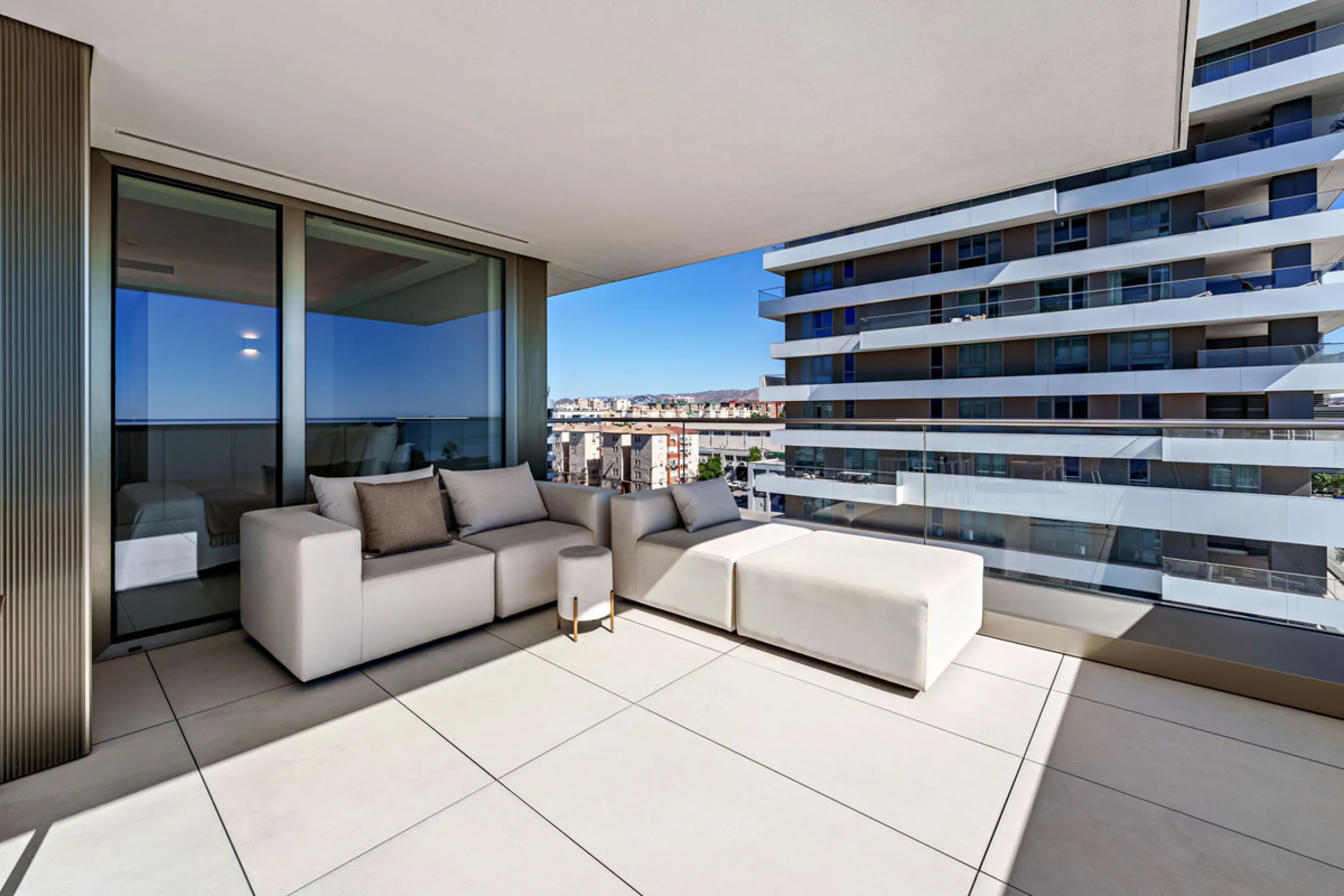 Apartment - Middle Floor Apartment в продаже в Málaga, Málaga. В доме 2 спален и 2 ванных комнат. Площадь дома 191 м²