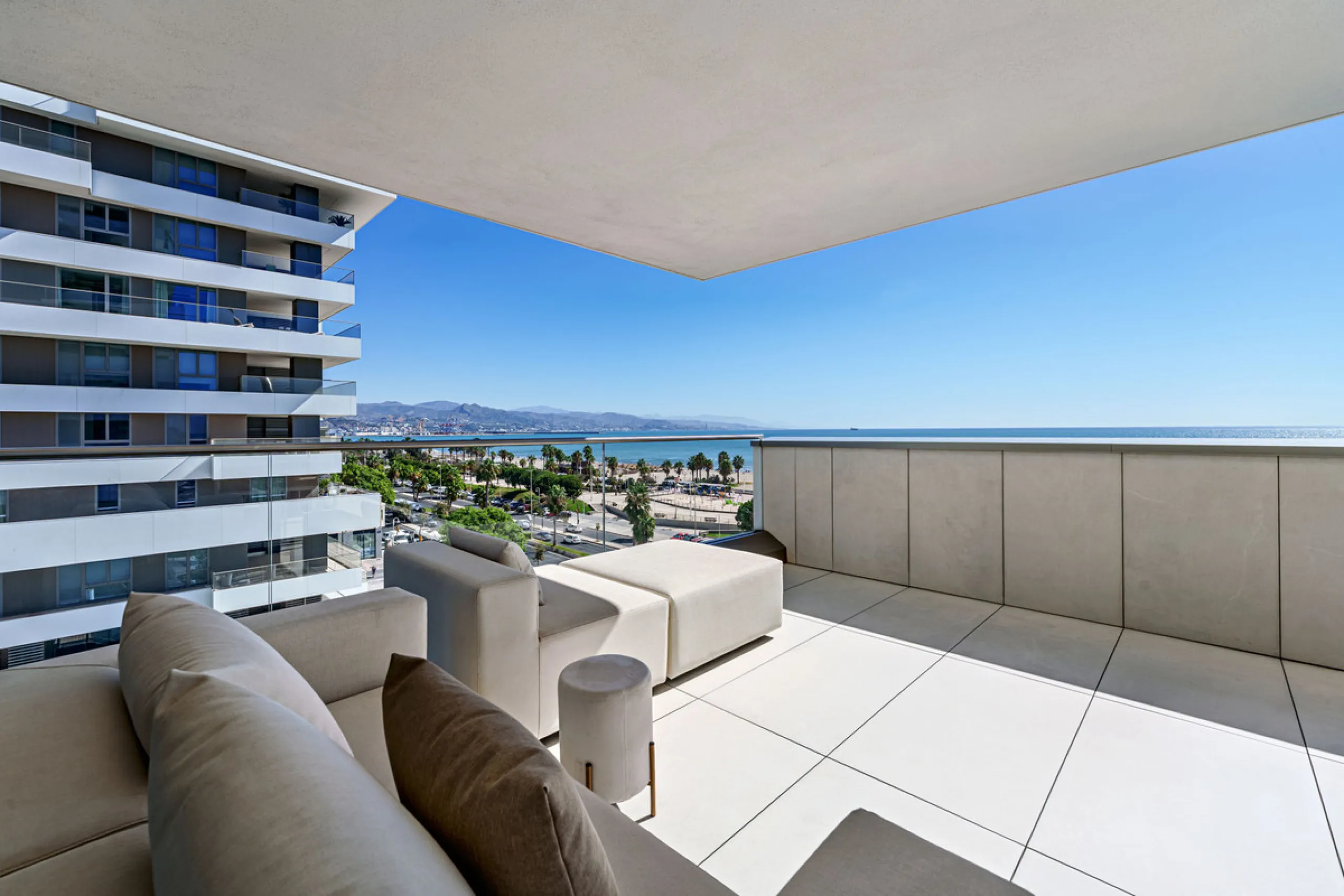 Apartment - Middle Floor Apartment в продаже в Málaga, Málaga. В доме 2 спален и 2 ванных комнат. Площадь дома 191 м²