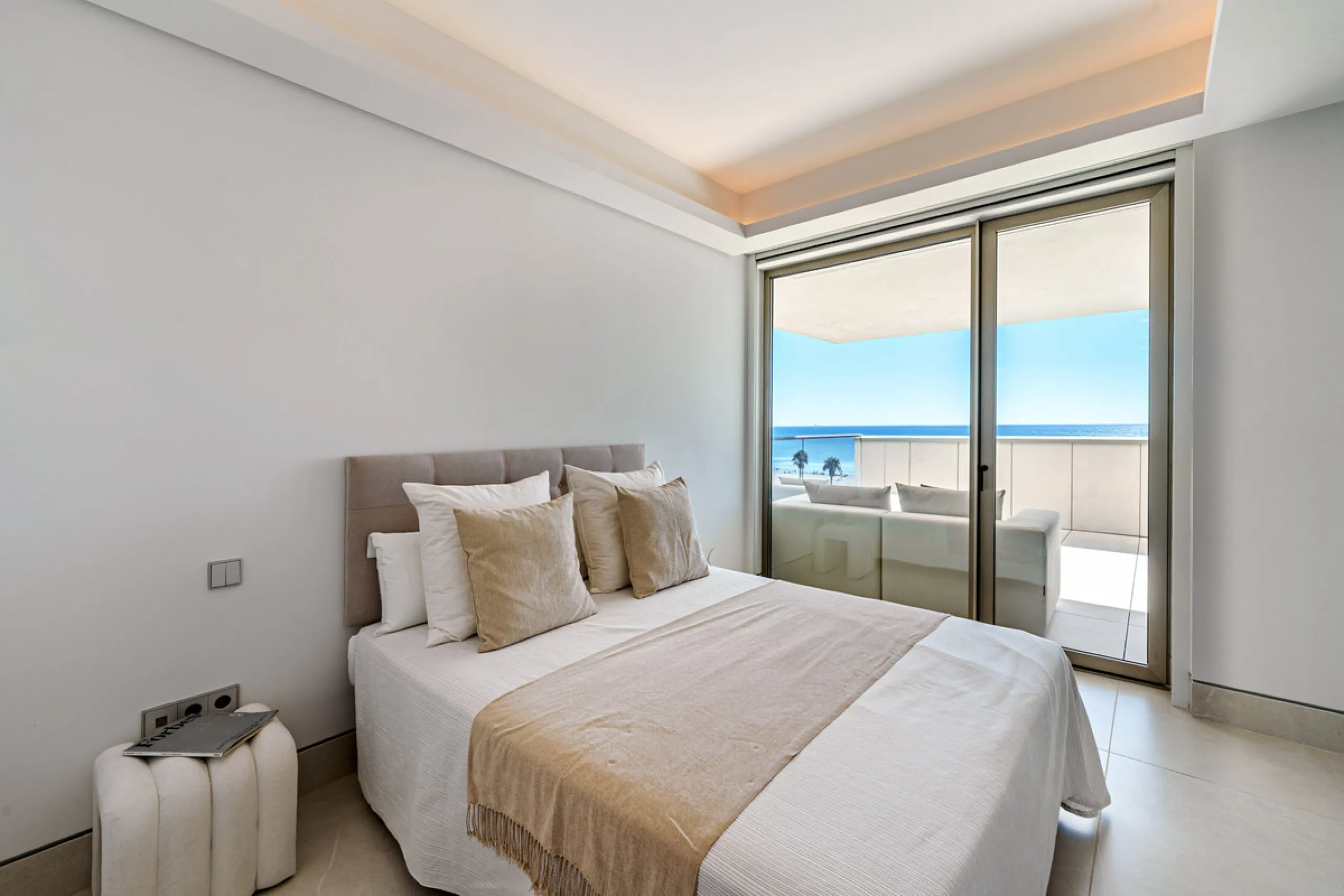 Apartment - Middle Floor Apartment в продаже в Málaga, Málaga. В доме 2 спален и 2 ванных комнат. Площадь дома 191 м²