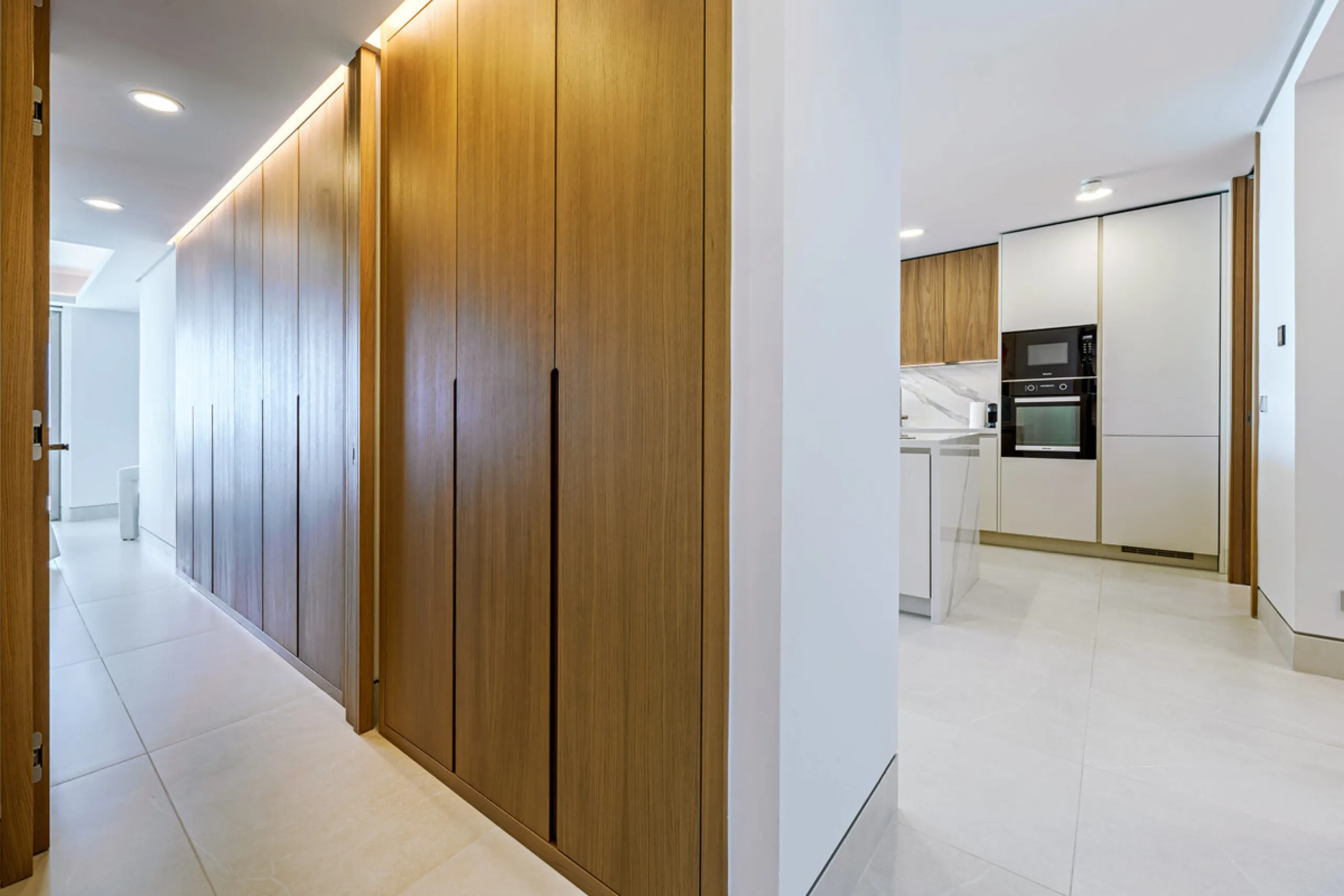 Apartment - Middle Floor Apartment в продаже в Málaga, Málaga. В доме 2 спален и 2 ванных комнат. Площадь дома 191 м²