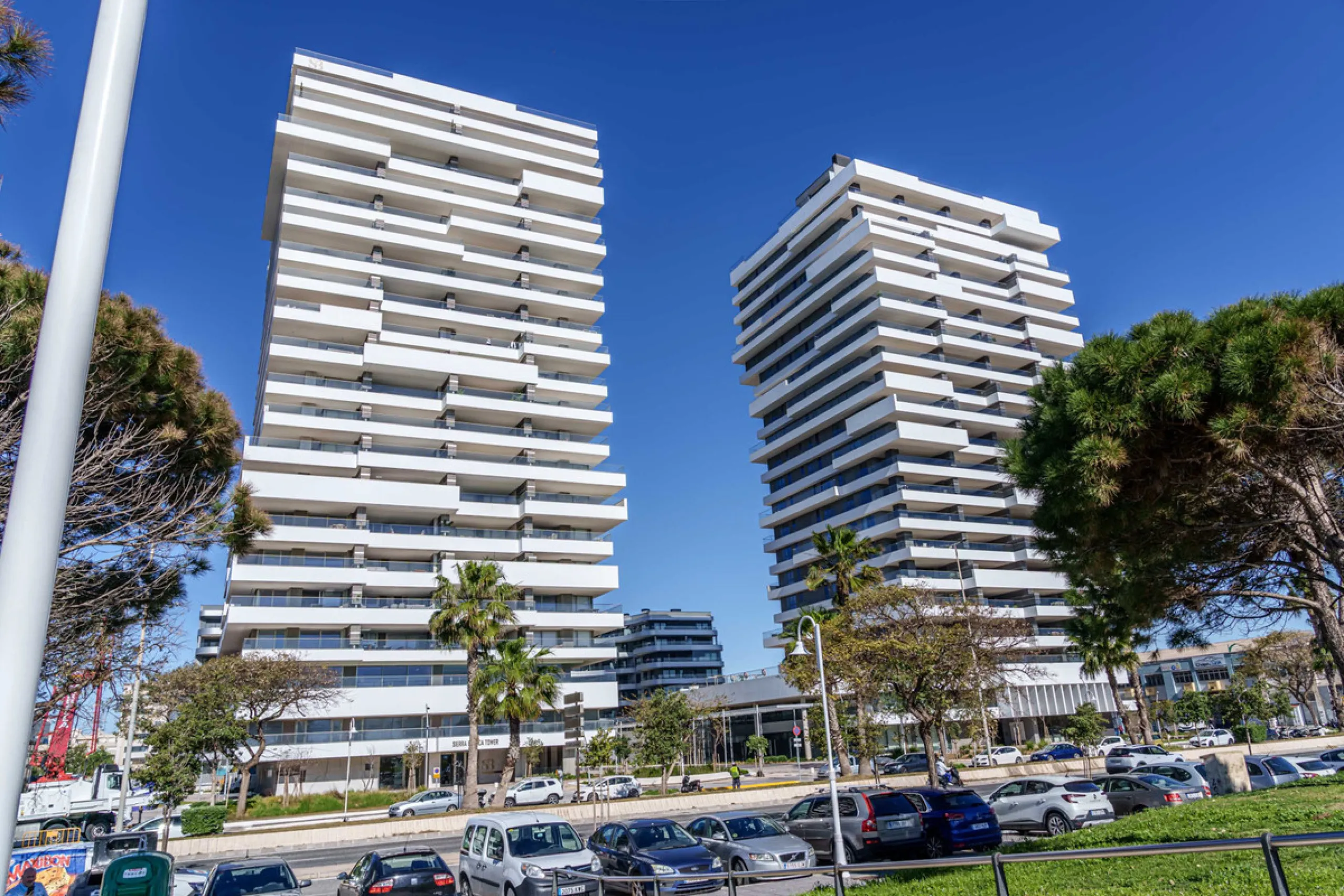 Apartment - Middle Floor Apartment в продаже в Málaga, Málaga. В доме 2 спален и 2 ванных комнат. Площадь дома 191 м²