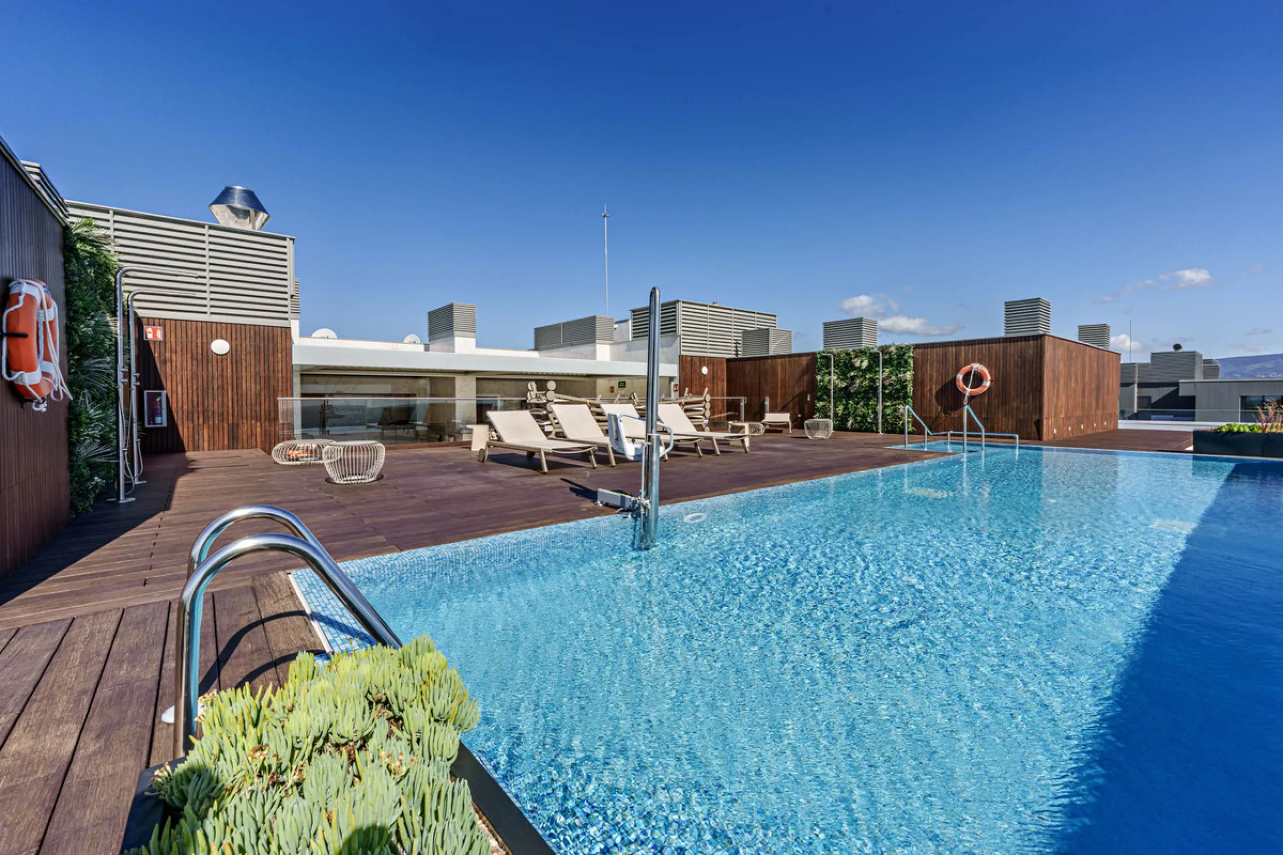 Apartment - Middle Floor Apartment в продаже в Málaga, Málaga. В доме 2 спален и 2 ванных комнат. Площадь дома 191 м²