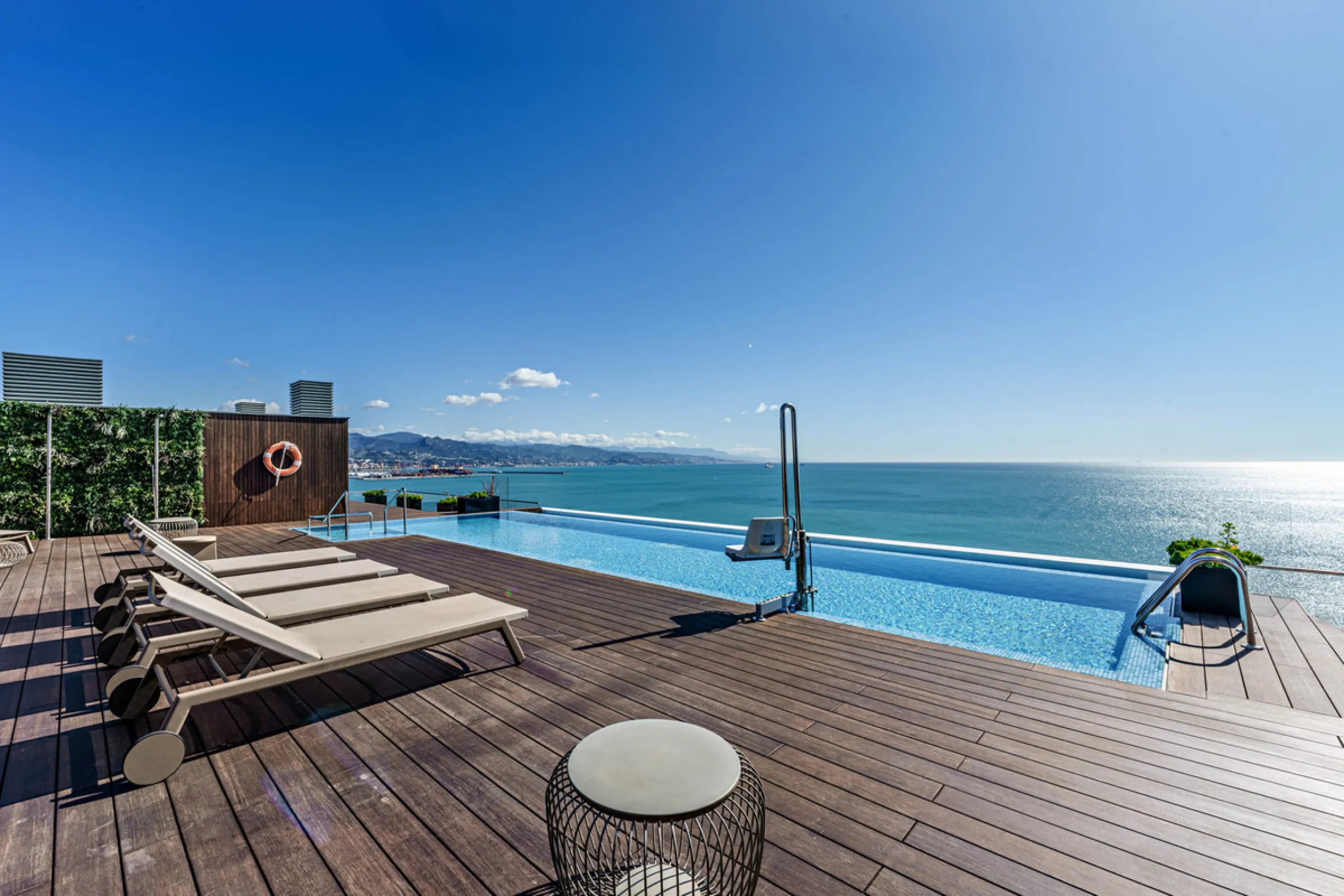 Apartment - Middle Floor Apartment в продаже в Málaga, Málaga. В доме 2 спален и 2 ванных комнат. Площадь дома 191 м²