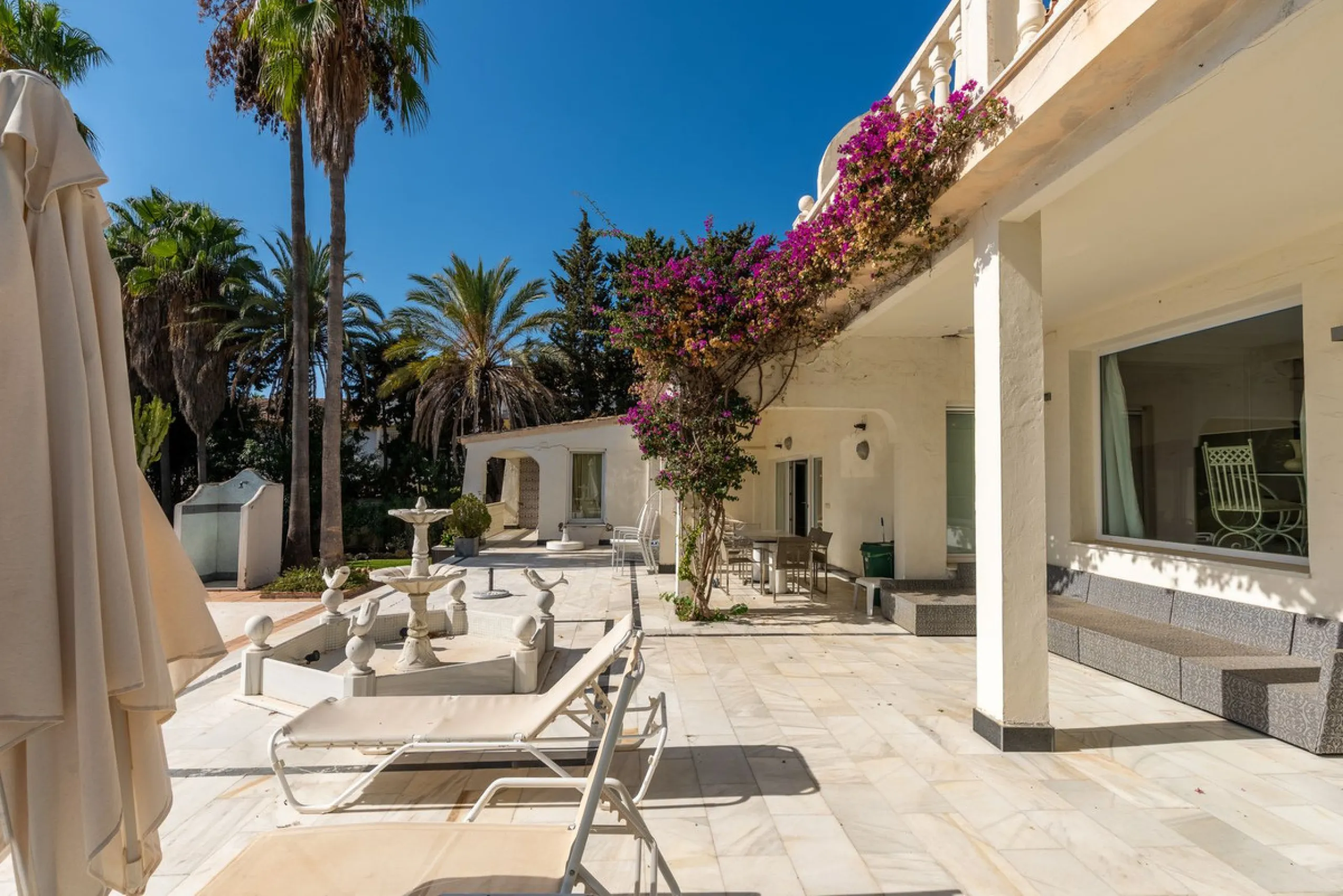 Investment Opportunity in Estepona – Villa with 8,000 m² Plot