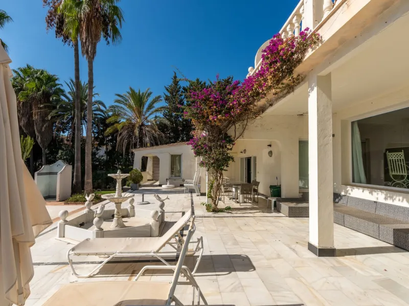 Investment Opportunity in Estepona – Villa with 8,000 m² Plot
