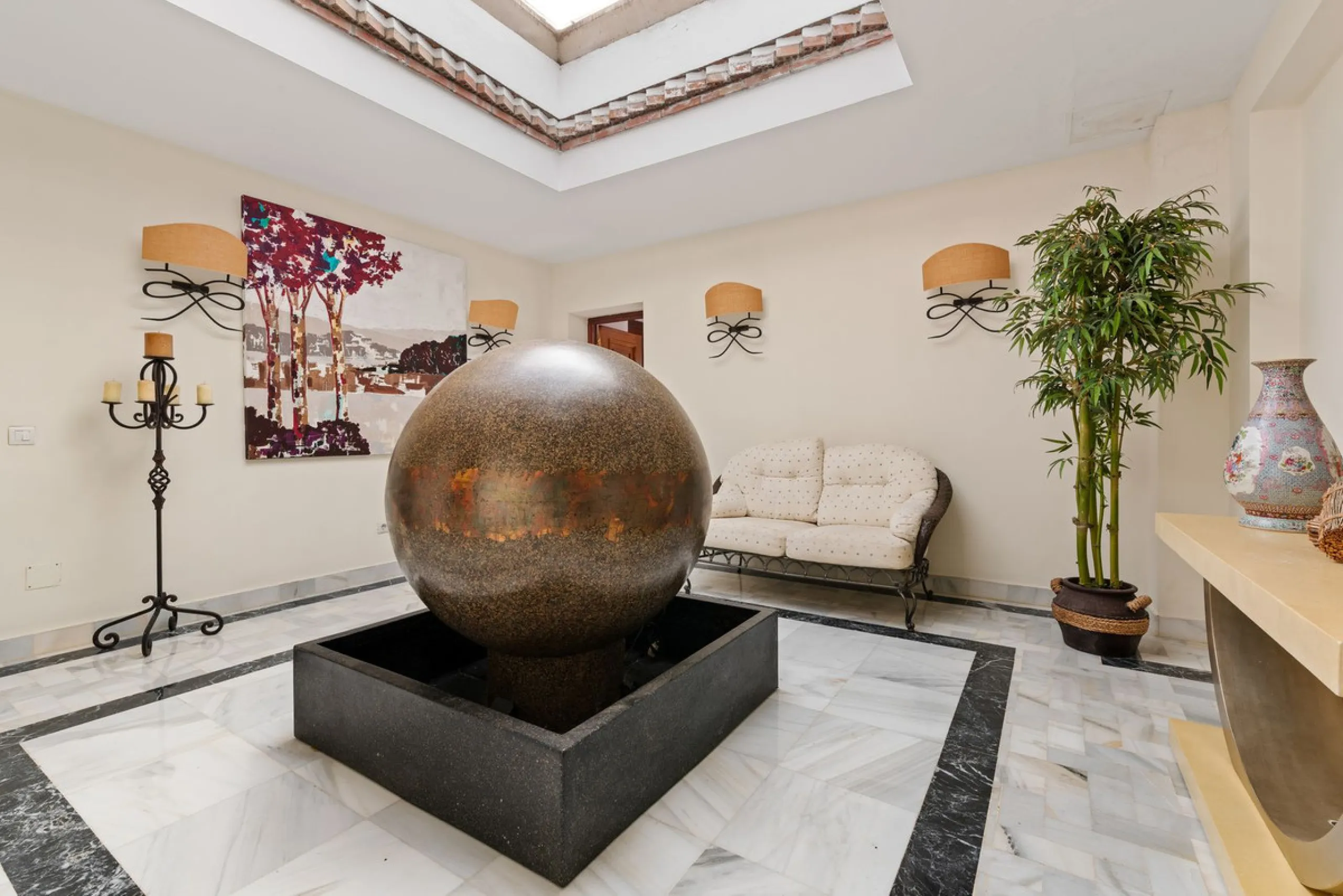 Investment Opportunity in Estepona – Villa with 8,000 m² Plot