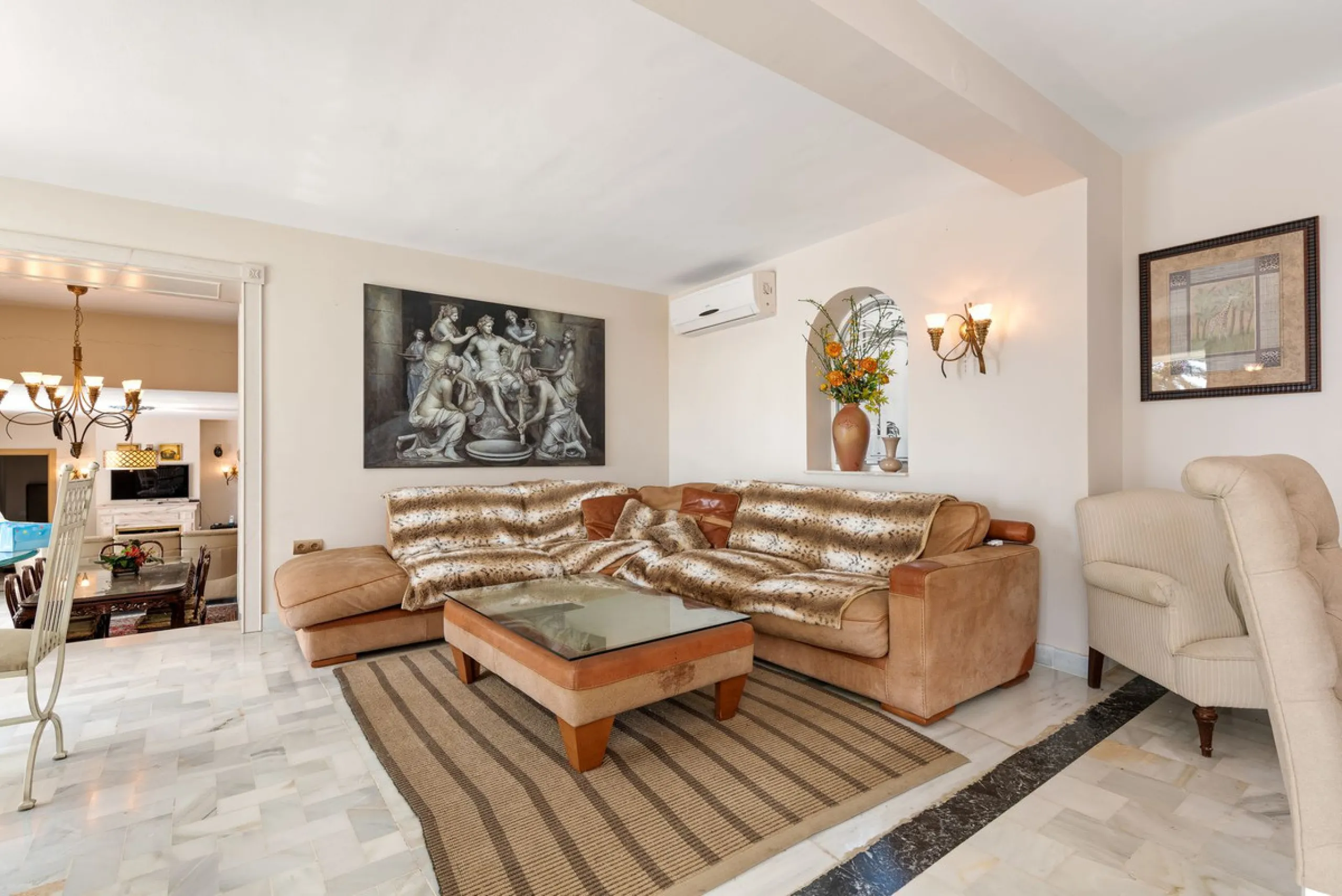 Investment Opportunity in Estepona – Villa with 8,000 m² Plot