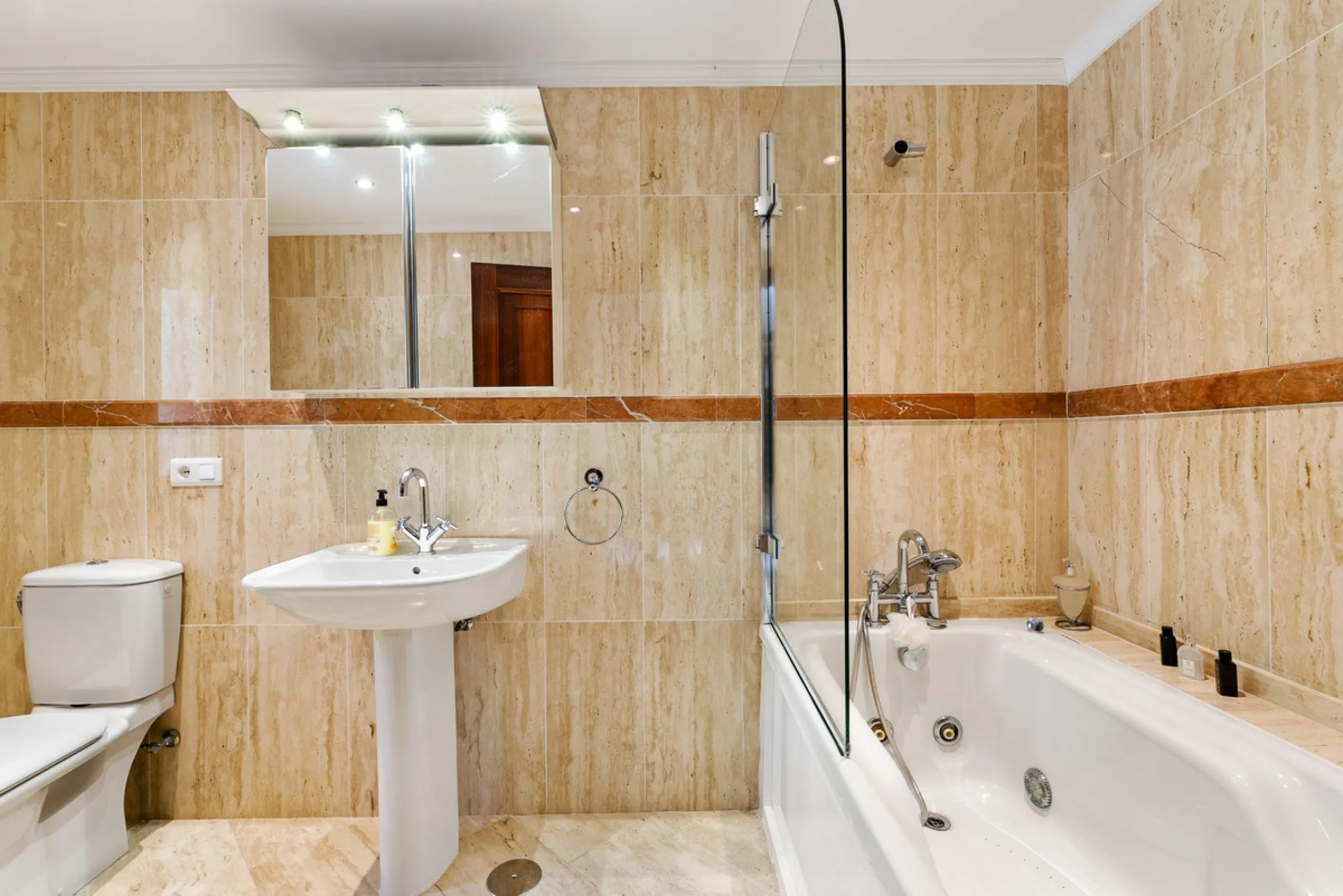 Investment Opportunity in Estepona – Villa with 8,000 m² Plot