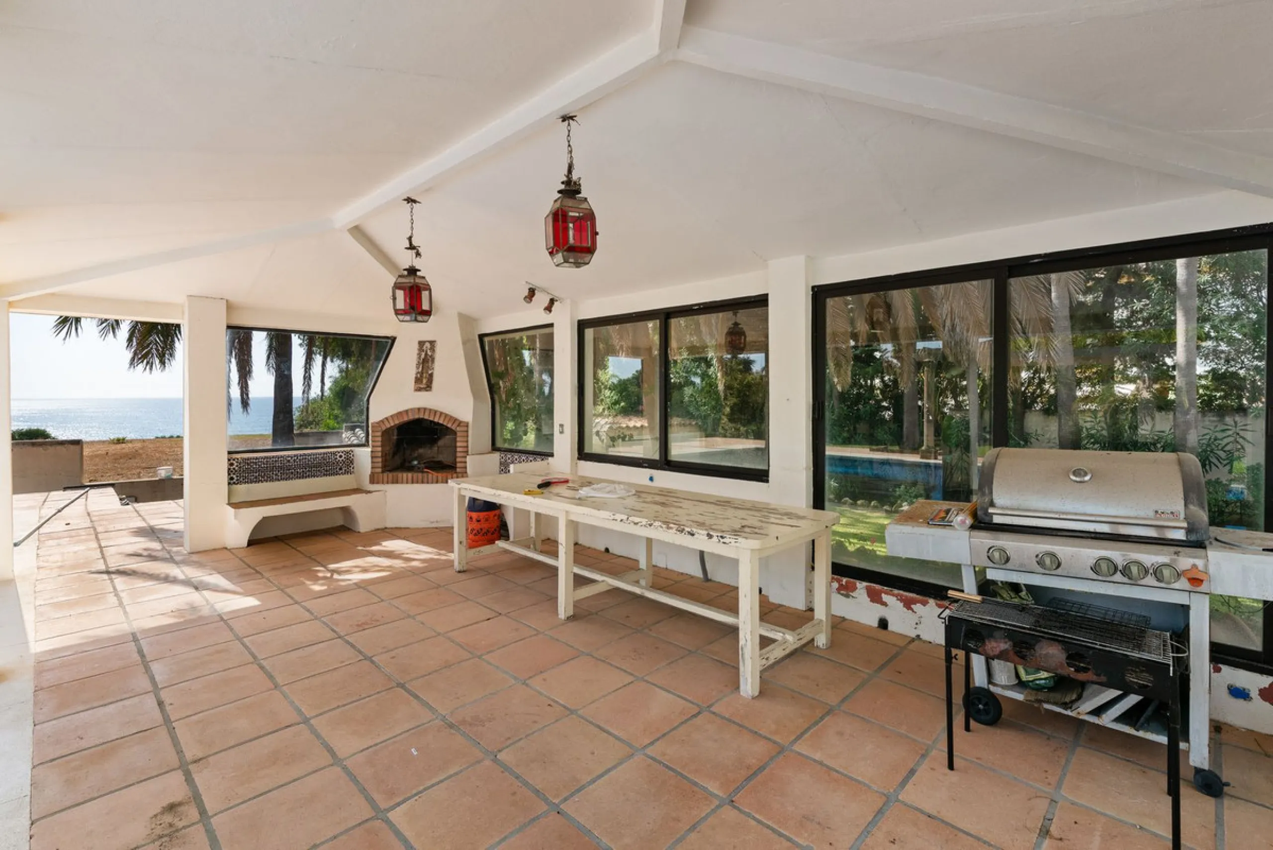 Investment Opportunity in Estepona – Villa with 8,000 m² Plot