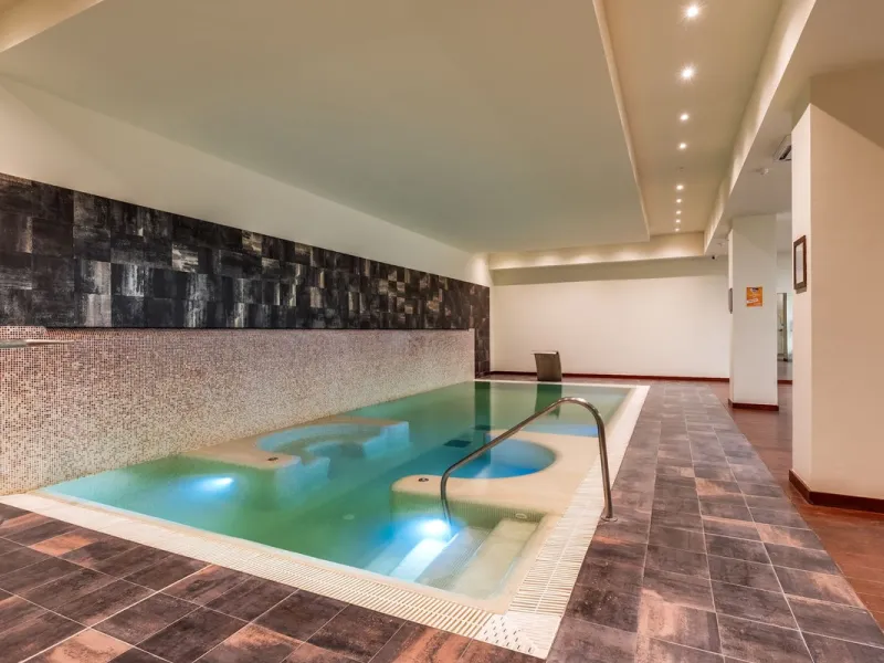 Discover the elegance and tranquility of Benatalaya, an exclusive development located on the Atalaya , Estepona. Surrounded by golf courses and nature, this prestigious gated community offers a unique lifestyle, combining security, comfort, and a privileg