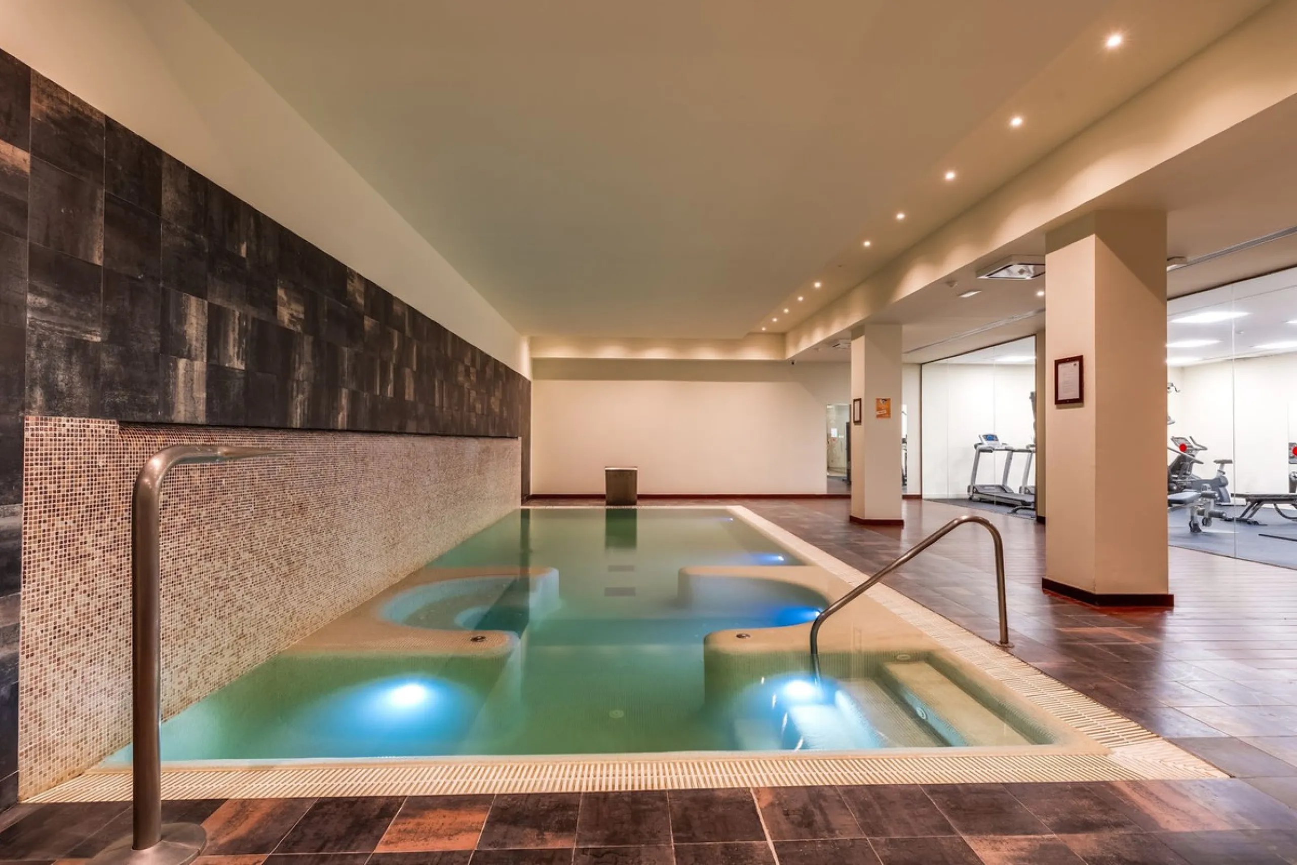 Discover the elegance and tranquility of Benatalaya, an exclusive development located on the Atalaya , Estepona. Surrounded by golf courses and nature, this prestigious gated community offers a unique lifestyle, combining security, comfort, and a privileg