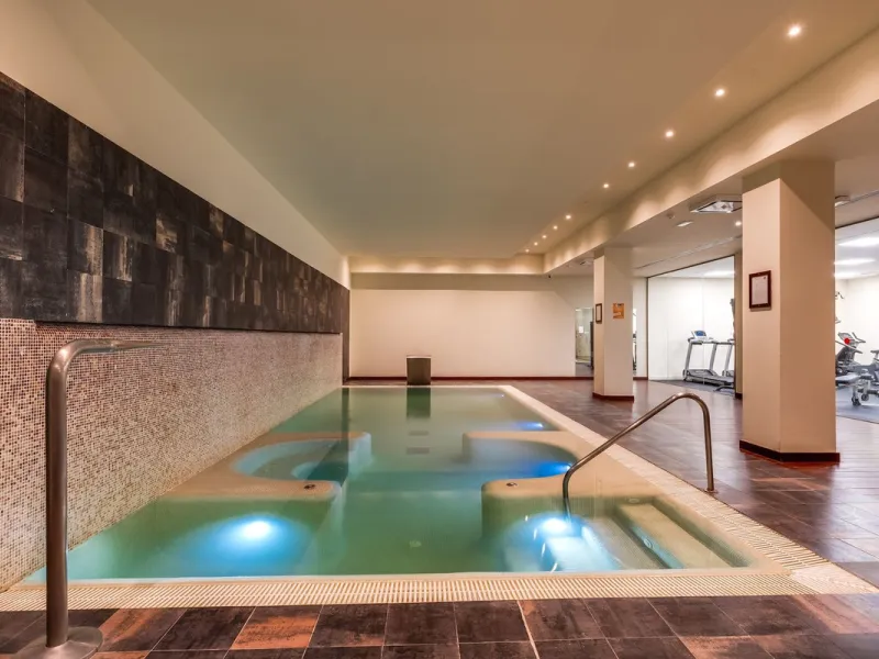 Discover the elegance and tranquility of Benatalaya, an exclusive development located on the Atalaya , Estepona. Surrounded by golf courses and nature, this prestigious gated community offers a unique lifestyle, combining security, comfort, and a privileg