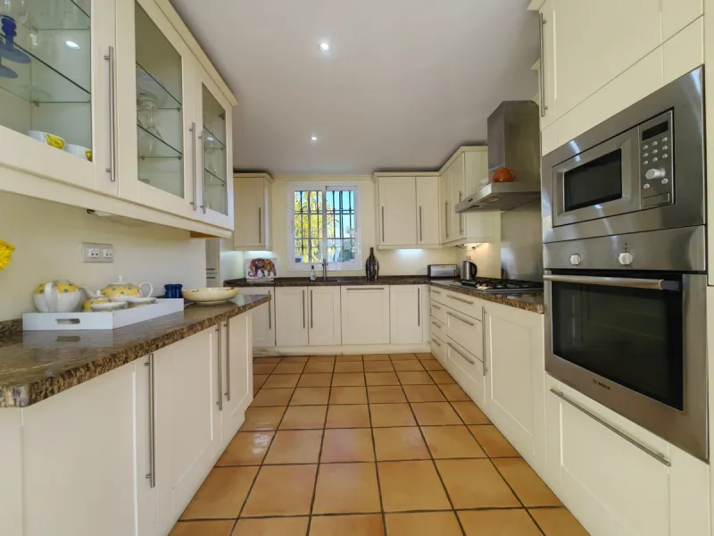 Stunning Andalusian Villa with Panoramic Sea Views – Puerto Romano, Estepona