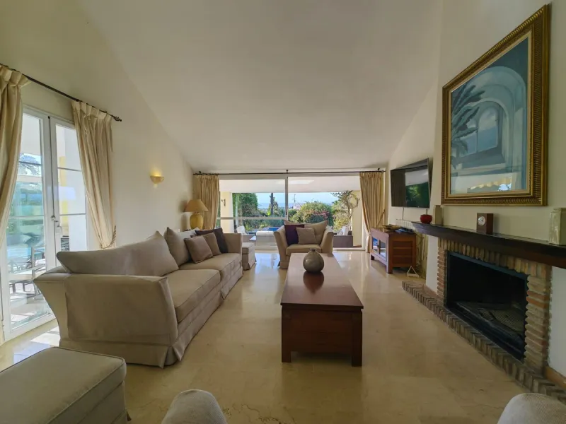 Stunning Andalusian Villa with Panoramic Sea Views – Puerto Romano, Estepona