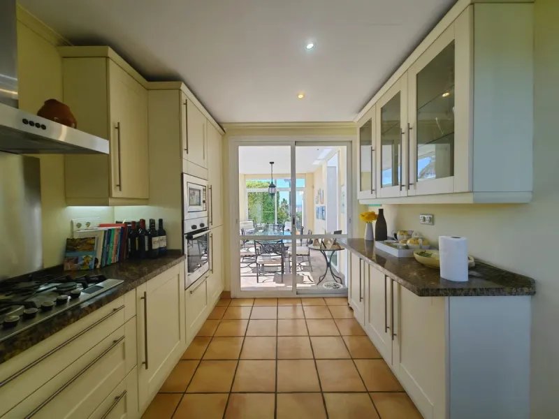 Stunning Andalusian Villa with Panoramic Sea Views – Puerto Romano, Estepona