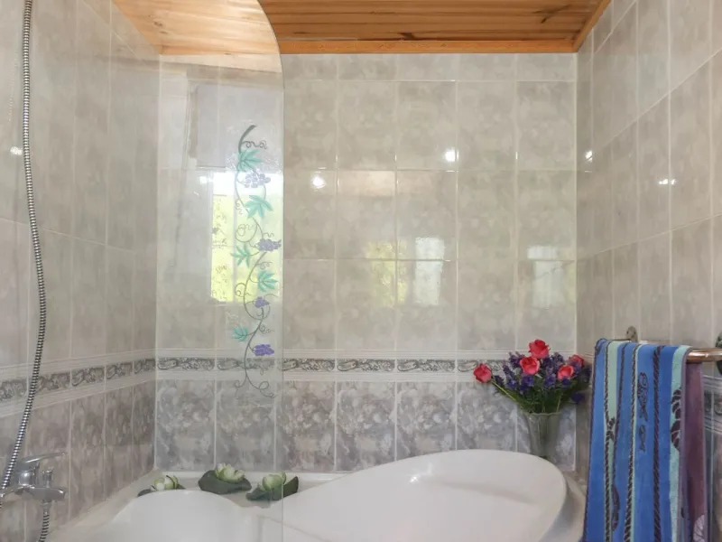 Geräumige Villa mit separatem Gästeappartement in ruhiger Lage