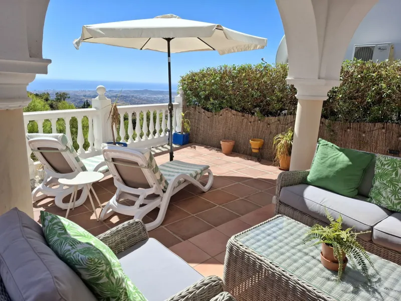 Charming 2-Bedroom Townhouse with Panoramic Views in Pueblo Valtocado, Mijas
