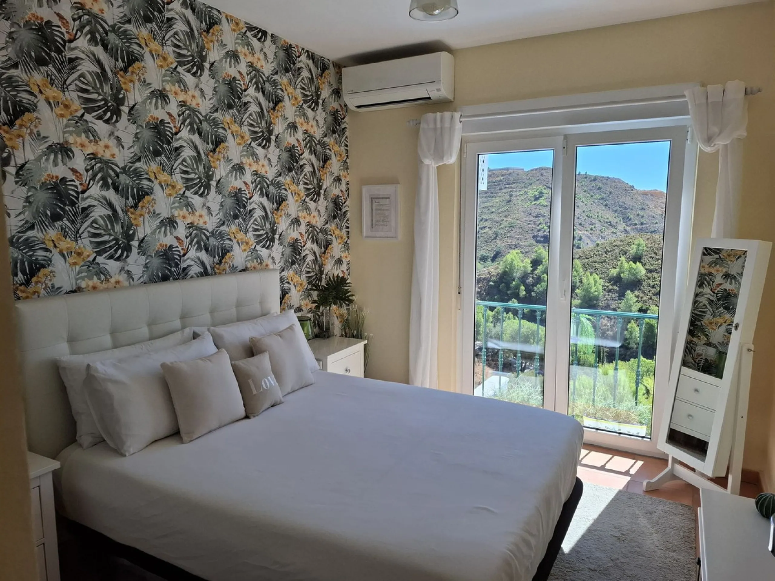 Charming 2-Bedroom Townhouse with Panoramic Views in Pueblo Valtocado, Mijas
