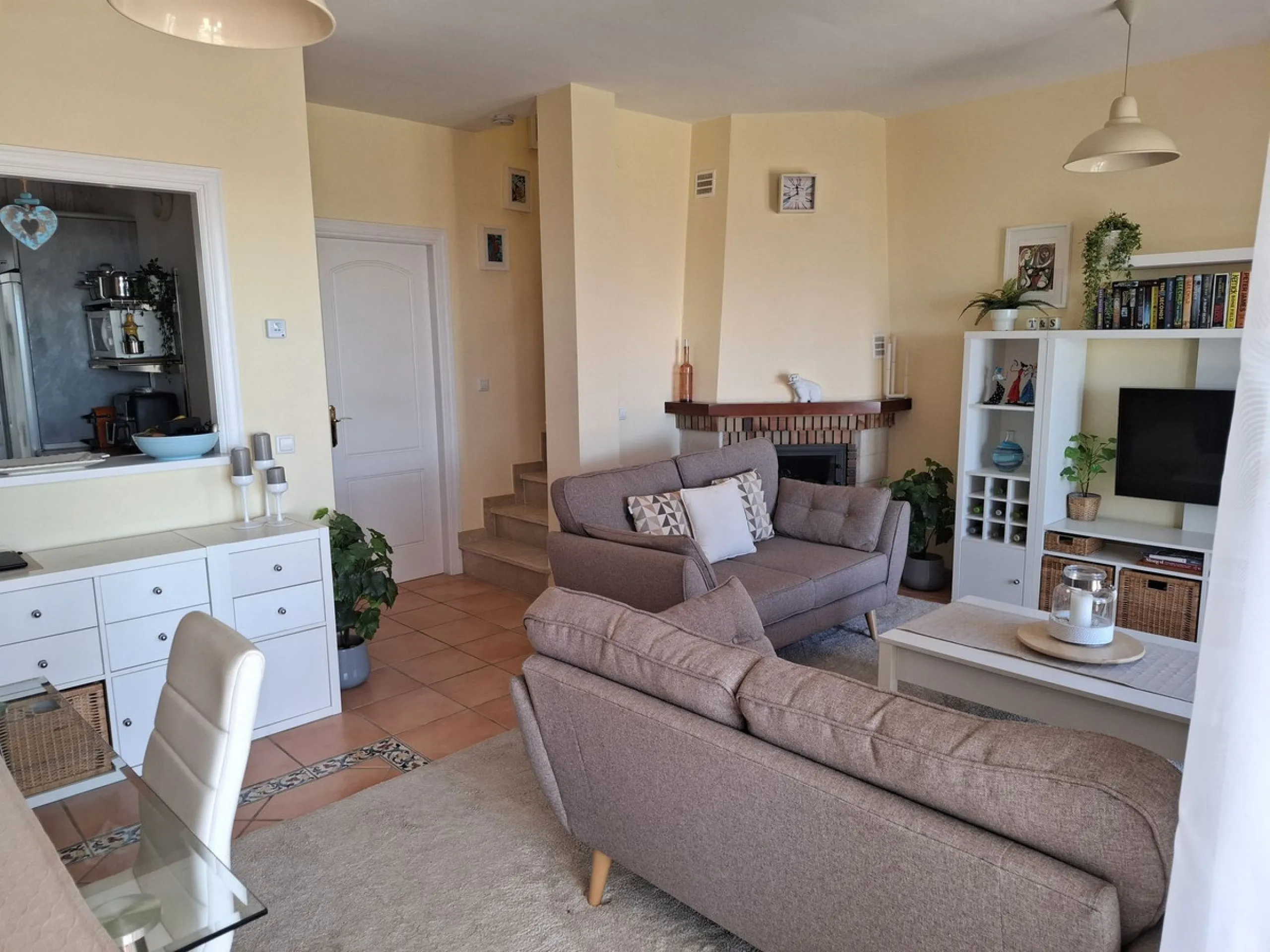 Charming 2-Bedroom Townhouse with Panoramic Views in Pueblo Valtocado, Mijas